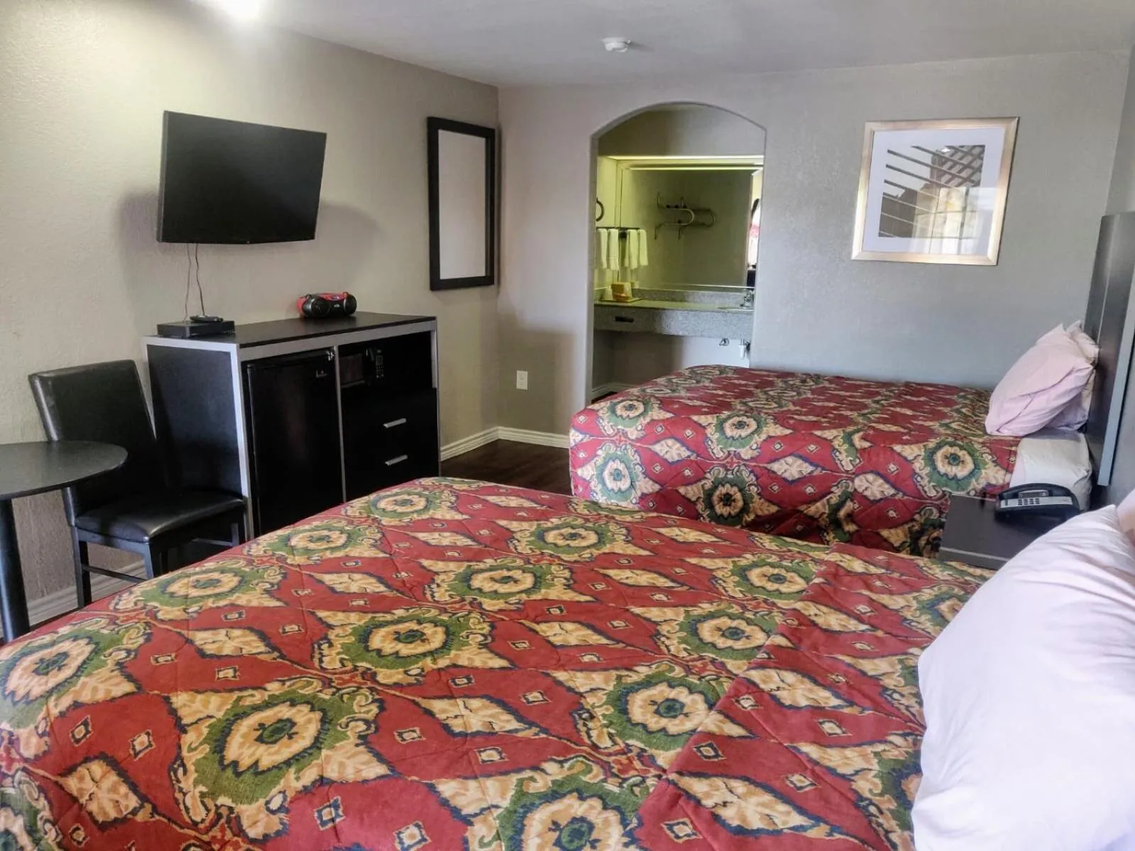 Bed in Palace Inn 610 & MLK