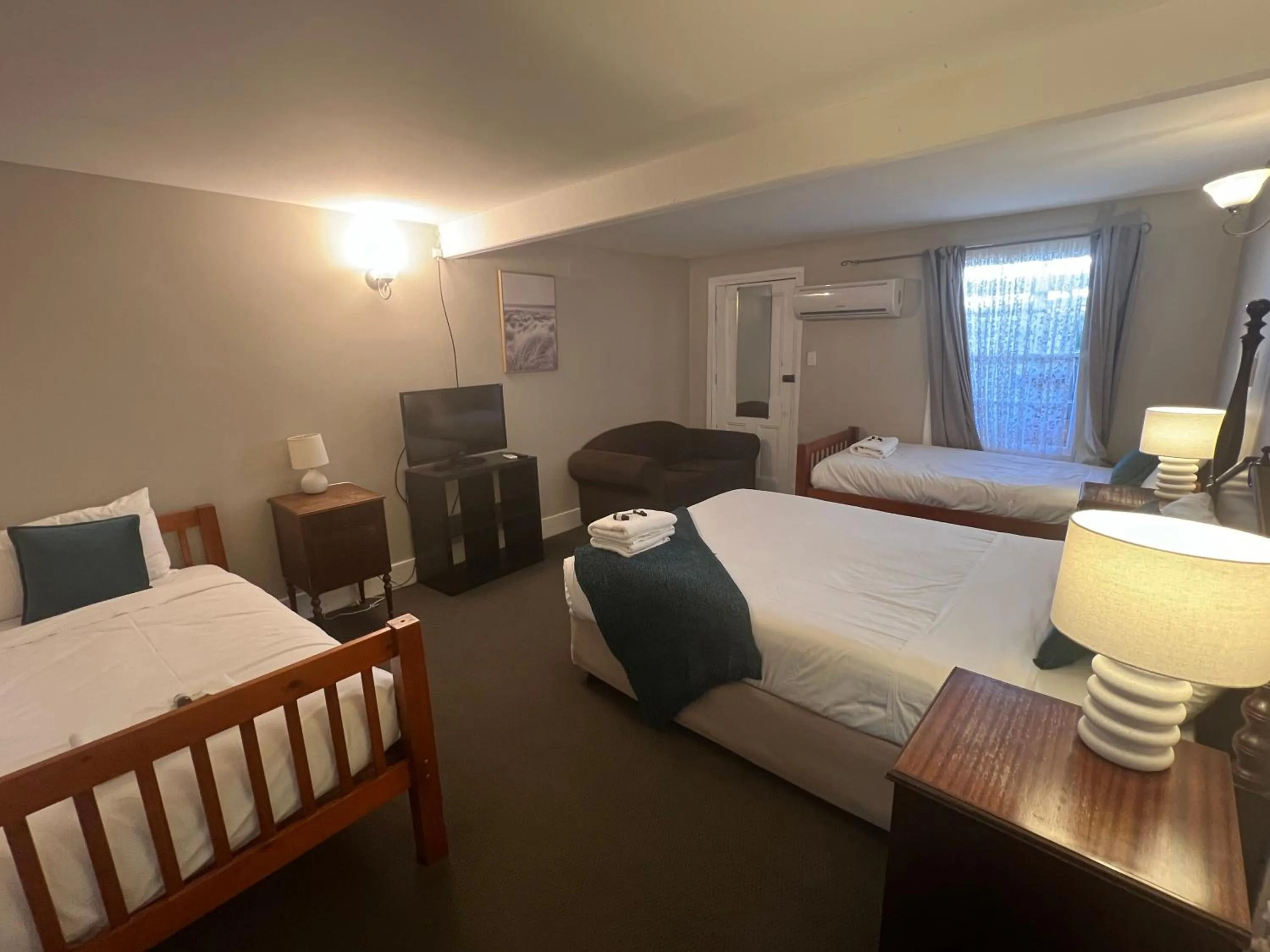 Bedroom, Bed in Settlers House York