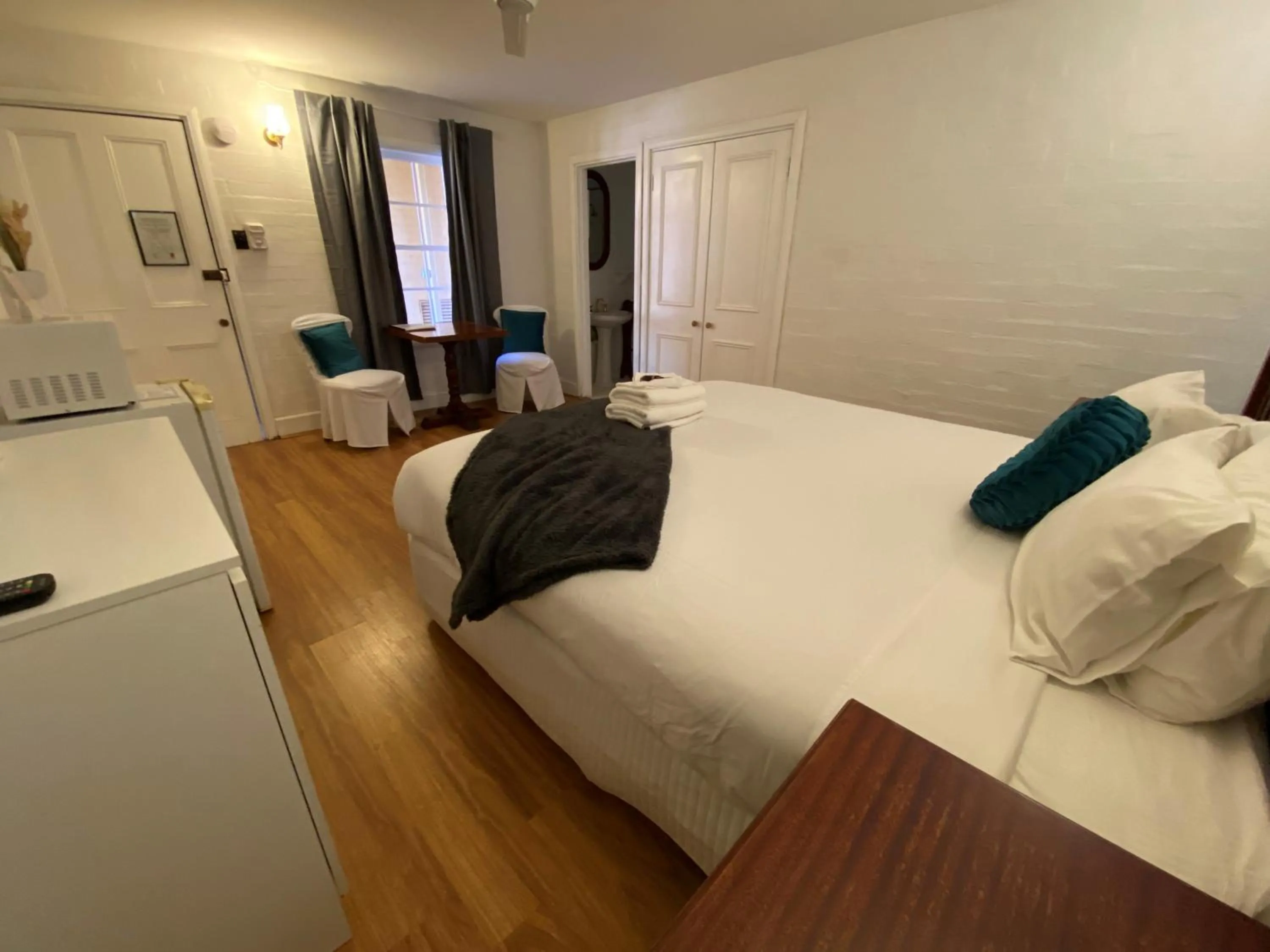 Bedroom, Bed in Settlers House York