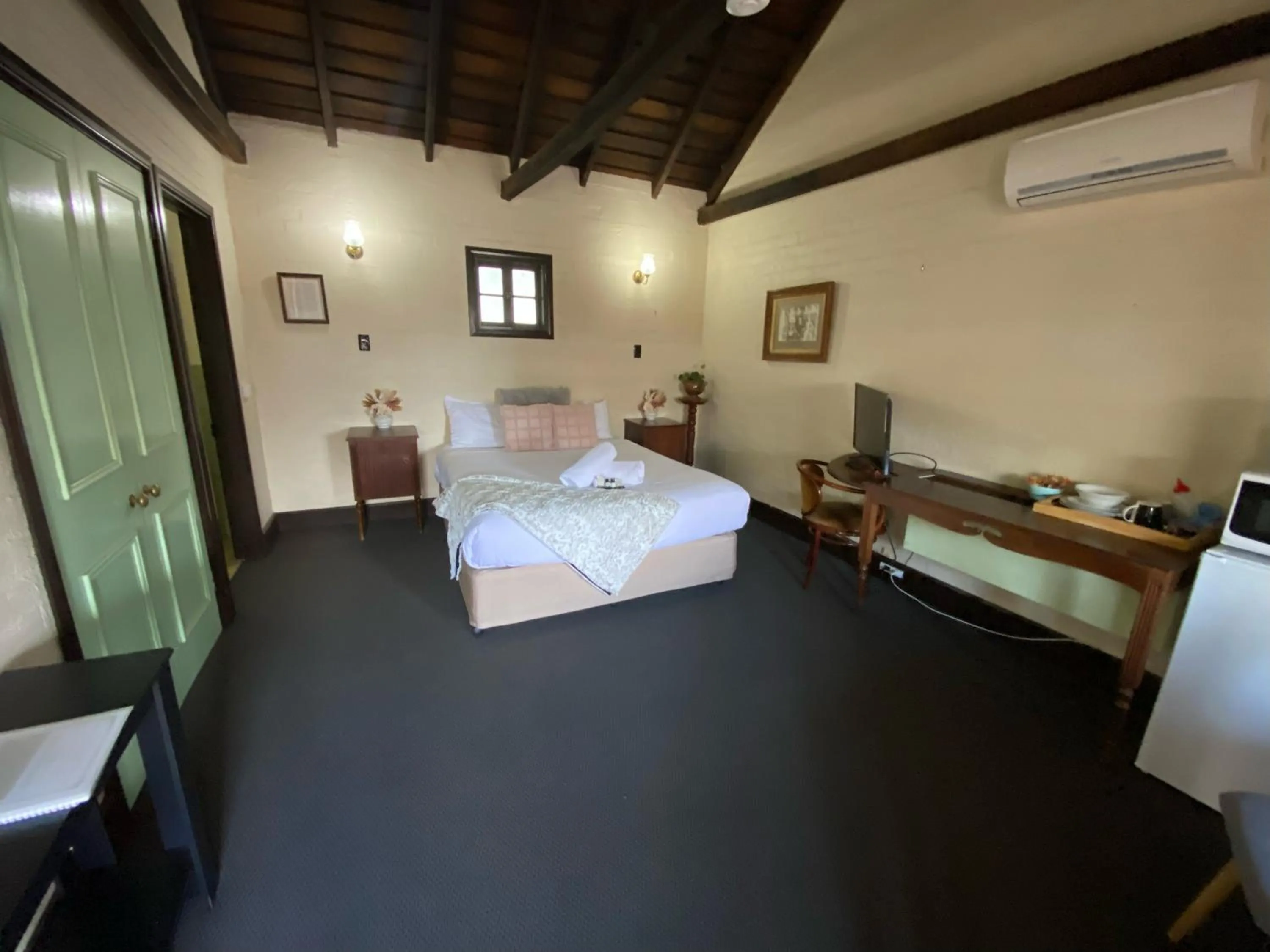 Bedroom, Bed in Settlers House York