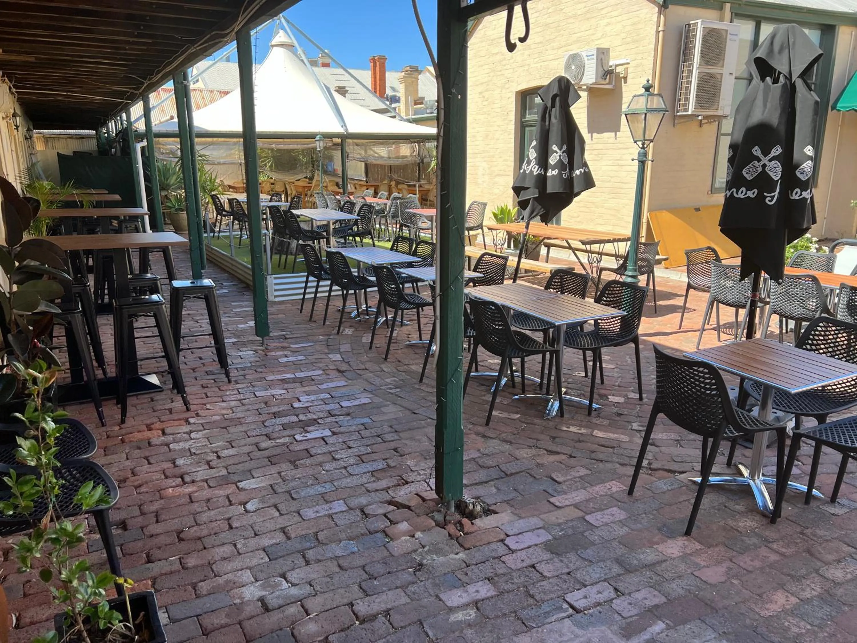 Restaurant/places to eat in Settlers House York