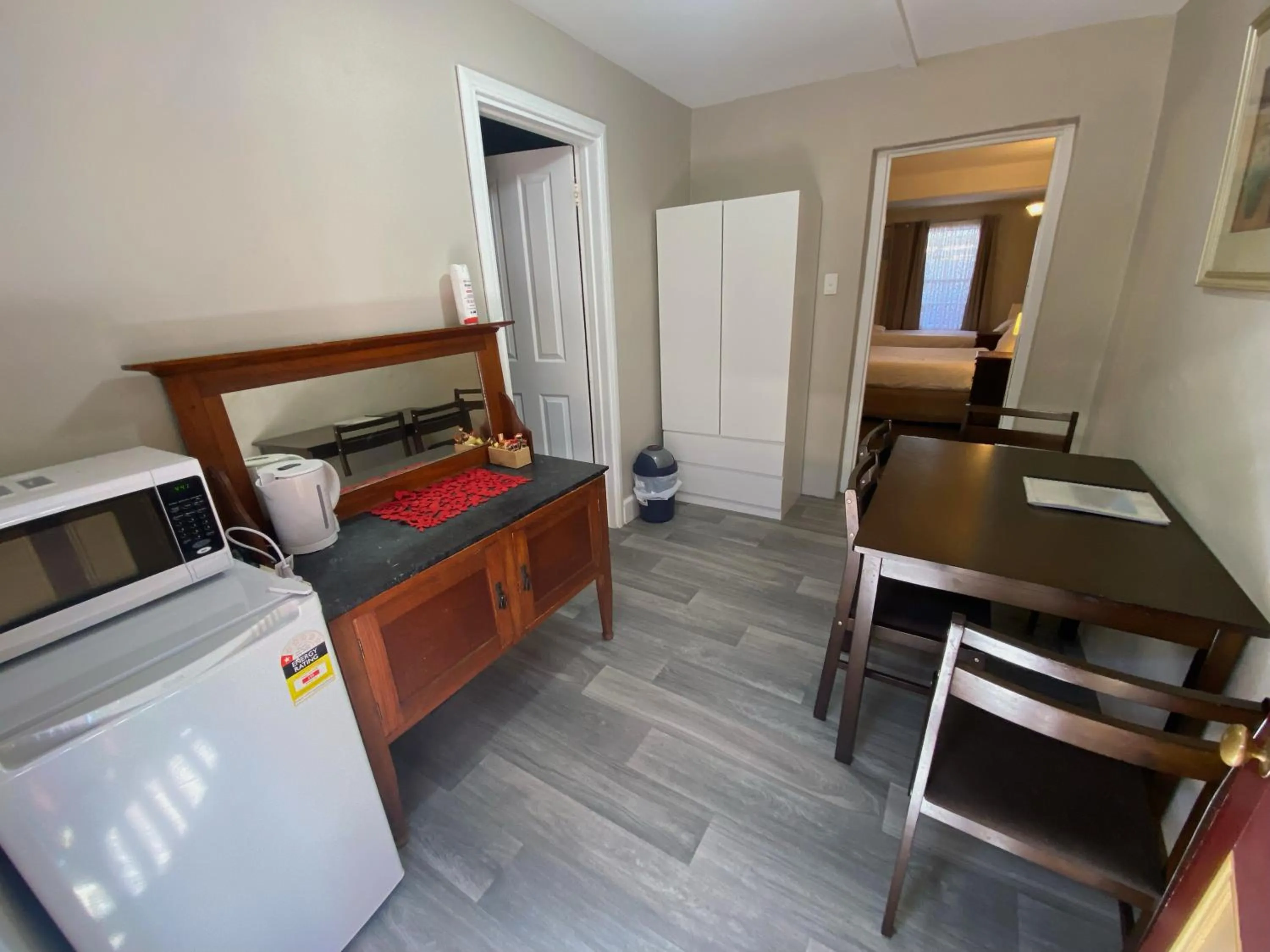 Dining area, Bed in Settlers House York