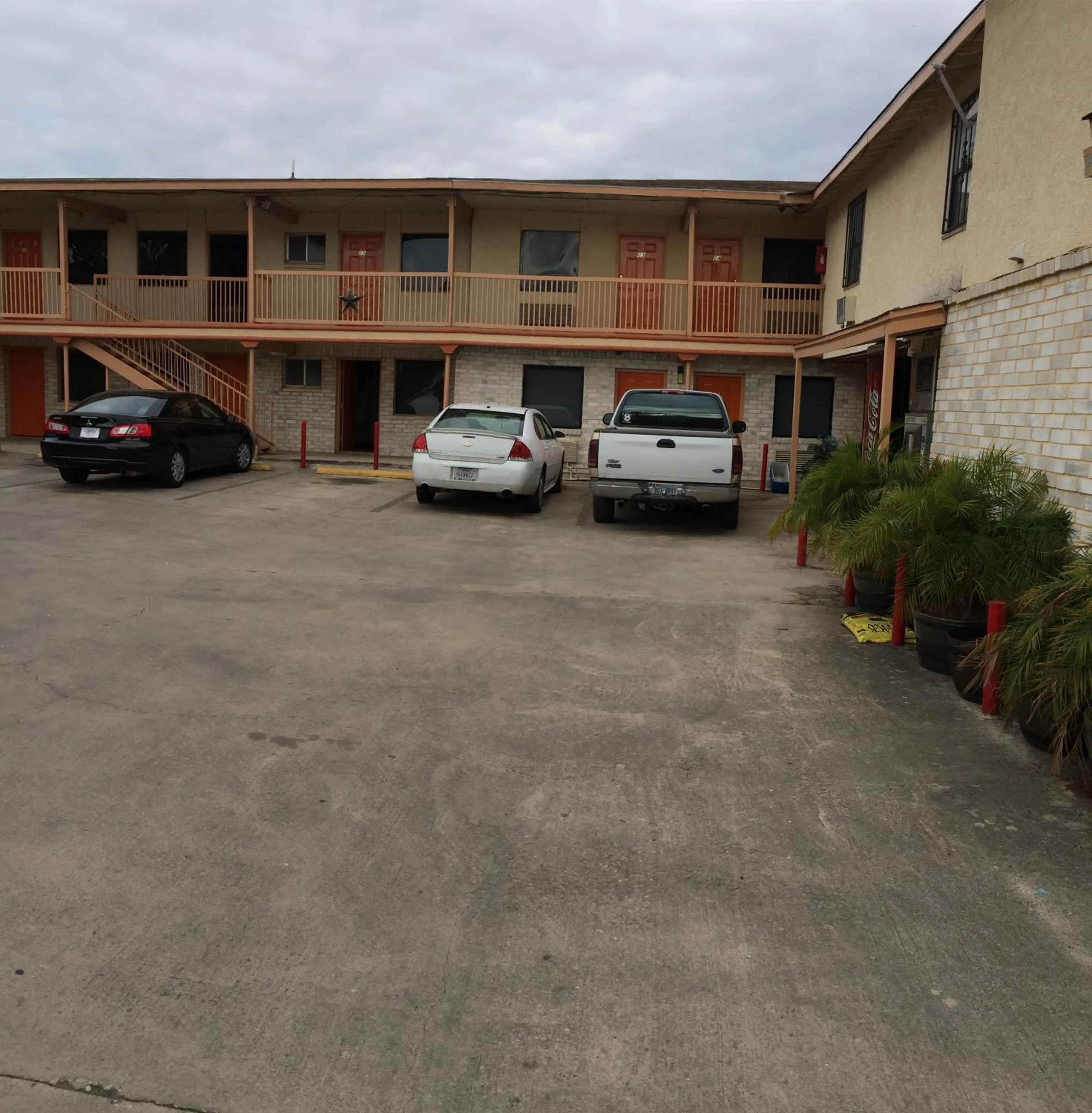 Property building in Choice Inn San Antonio
