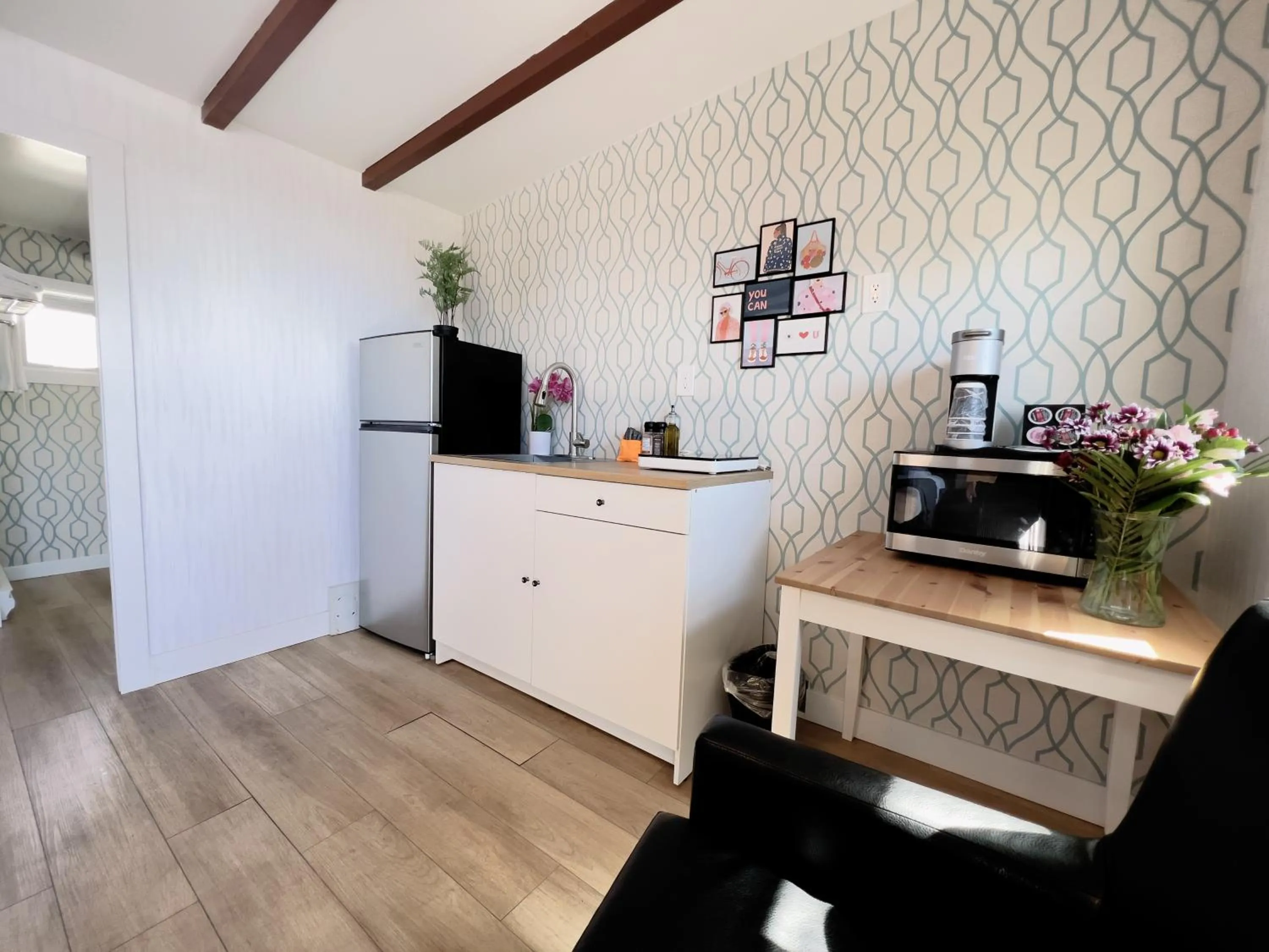 Kitchen or kitchenette in Oceanside Villas