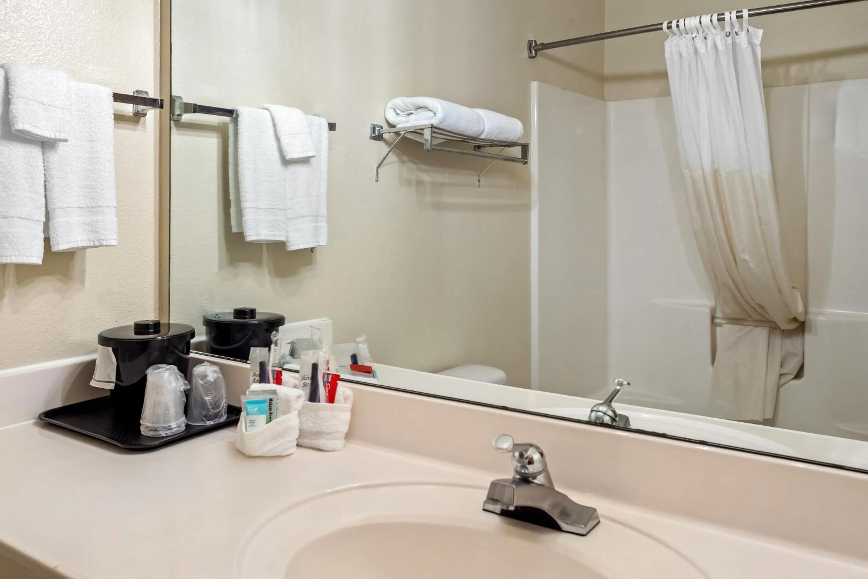 GuestHouse Inn & Suites Kelso/Longview