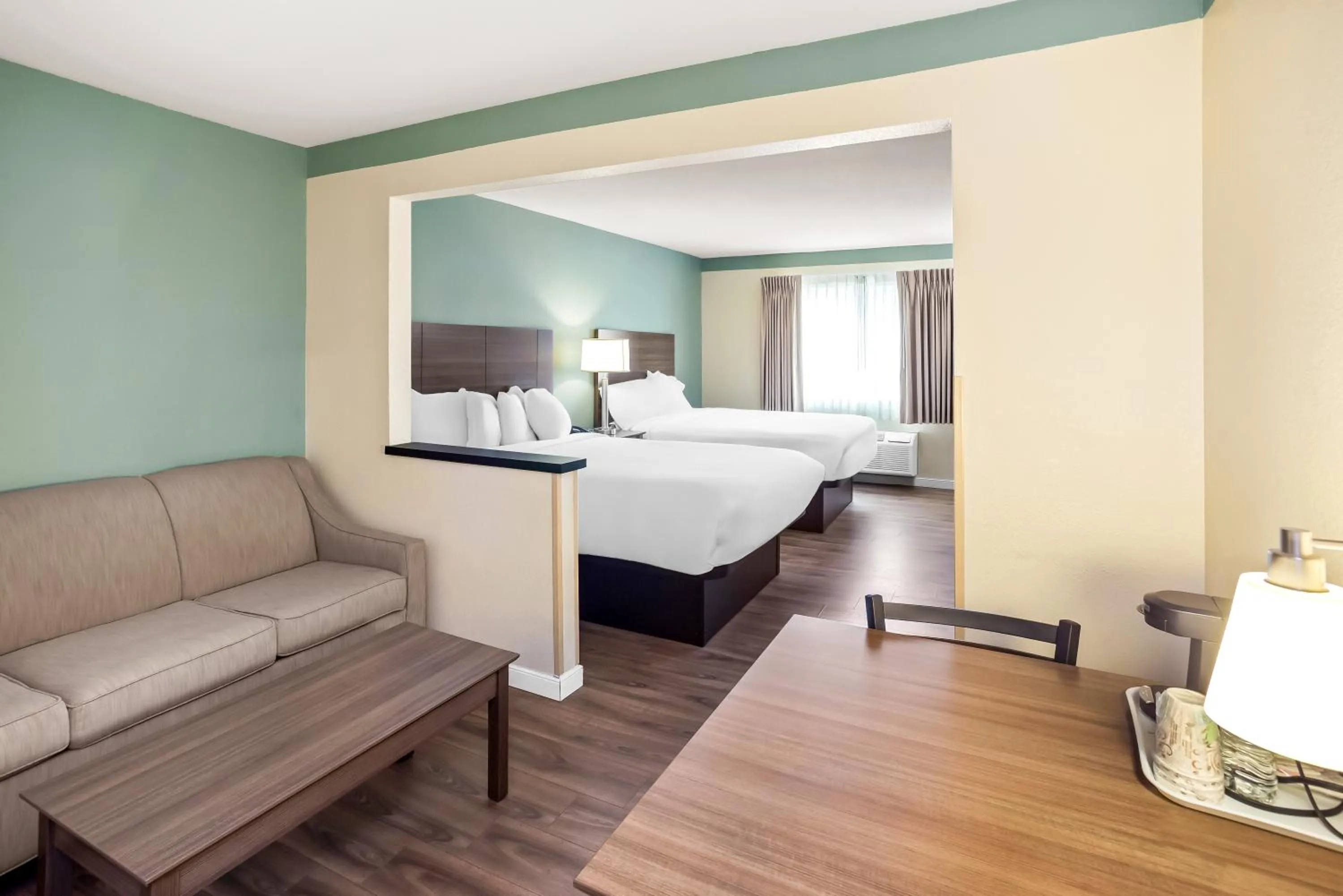 Bed in GuestHouse Inn & Suites Kelso/Longview