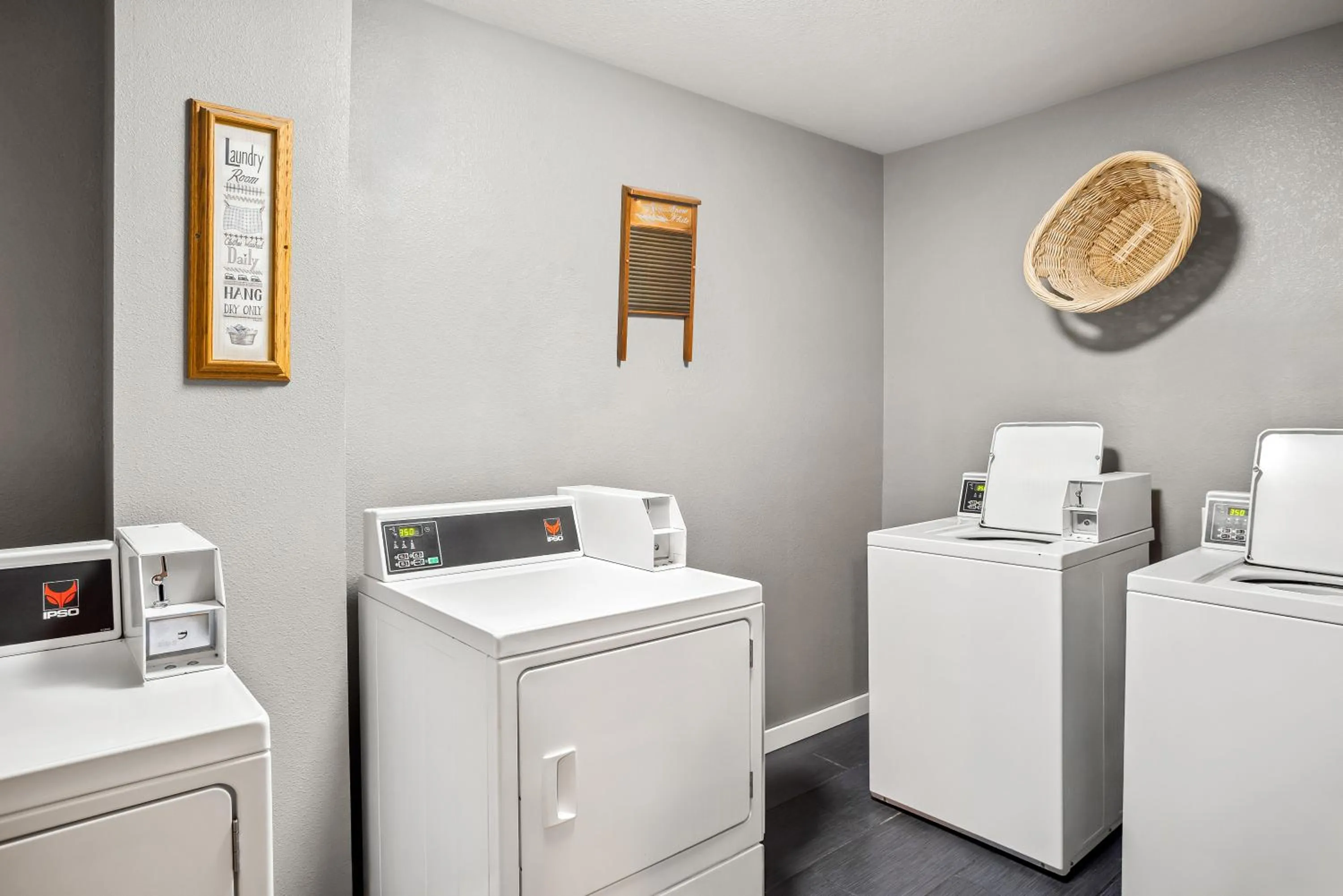 laundry in GuestHouse Inn & Suites Kelso/Longview