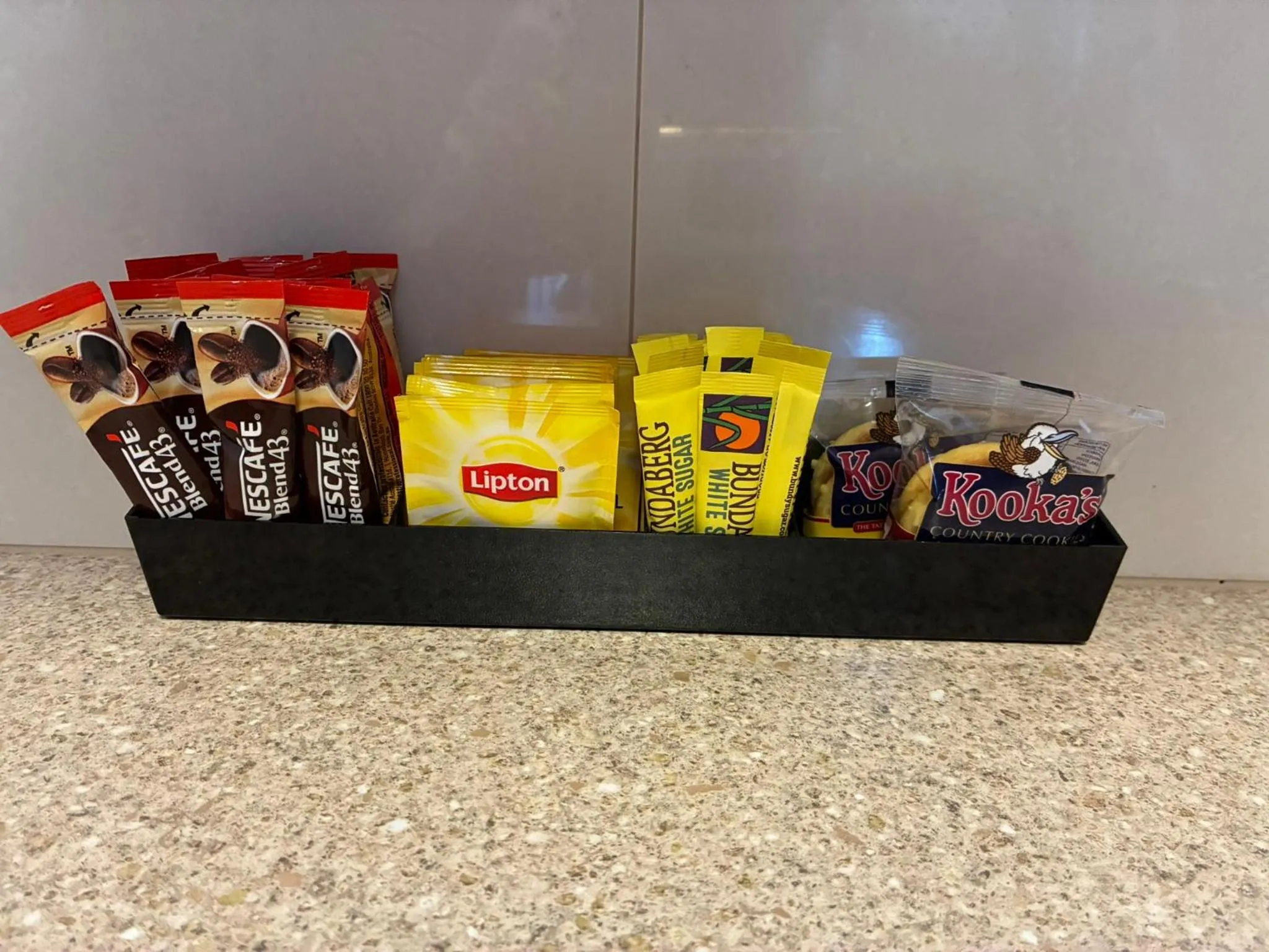 Coffee/tea facilities in Hi Way Eight Motor Inn