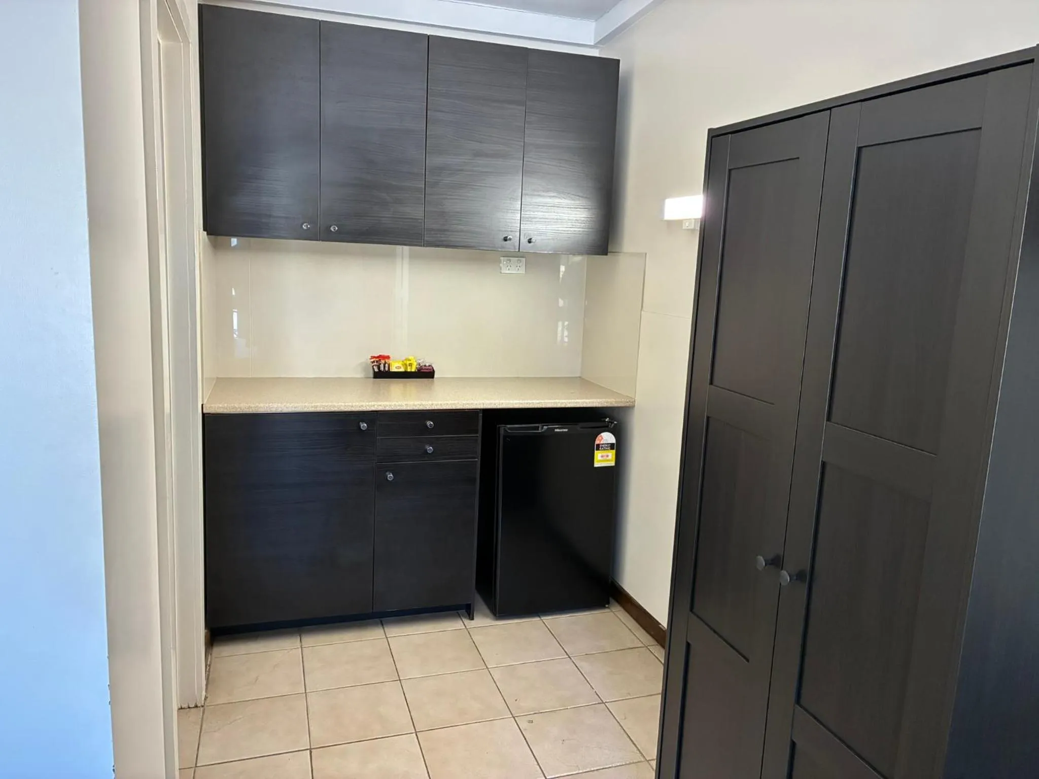 Kitchen or kitchenette in Hi Way Eight Motor Inn