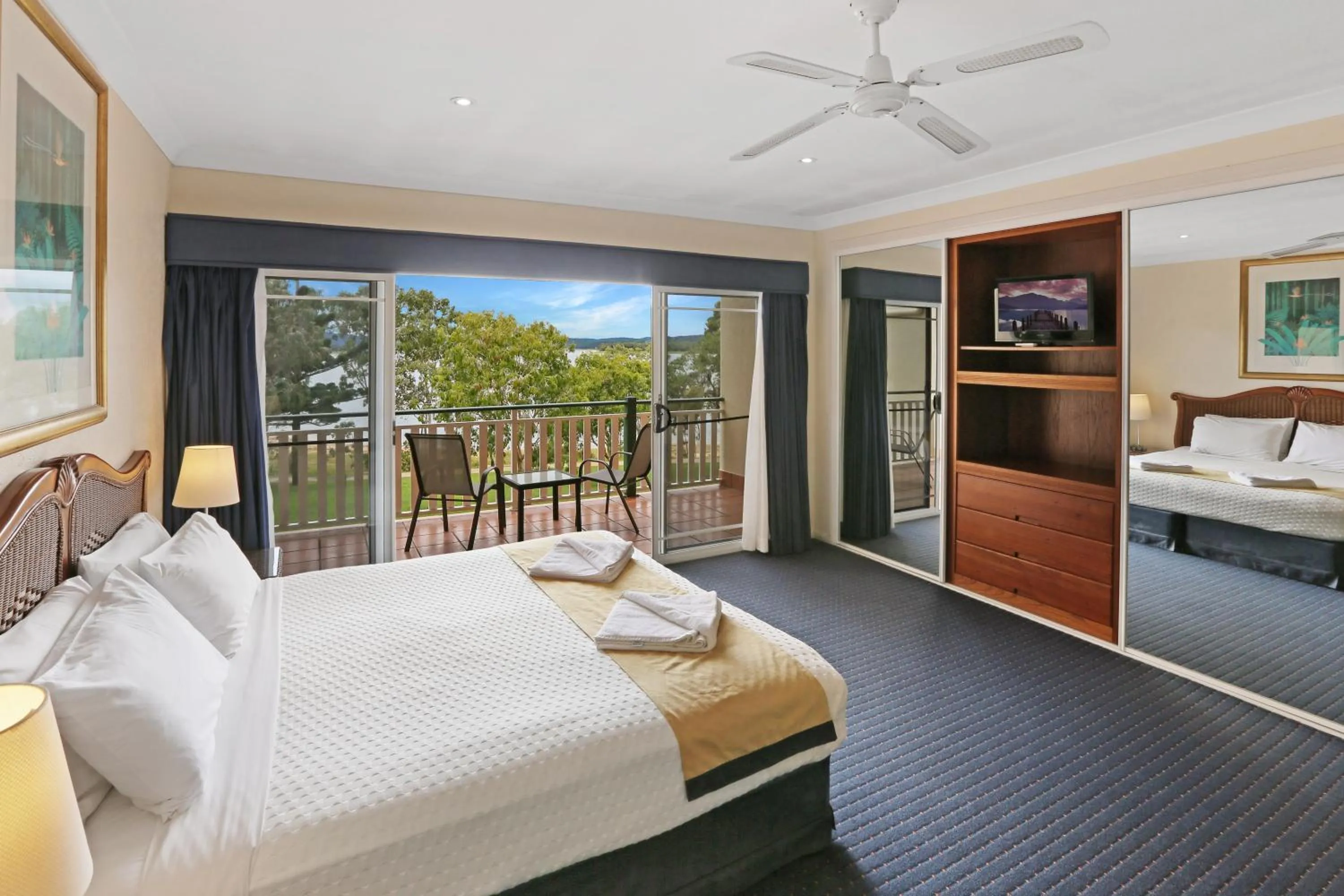 Bed in Tinaroo Lake Resort
