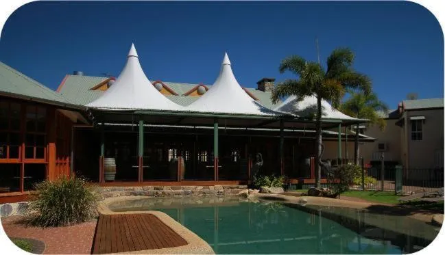 Swimming pool in Tinaroo Lake Resort