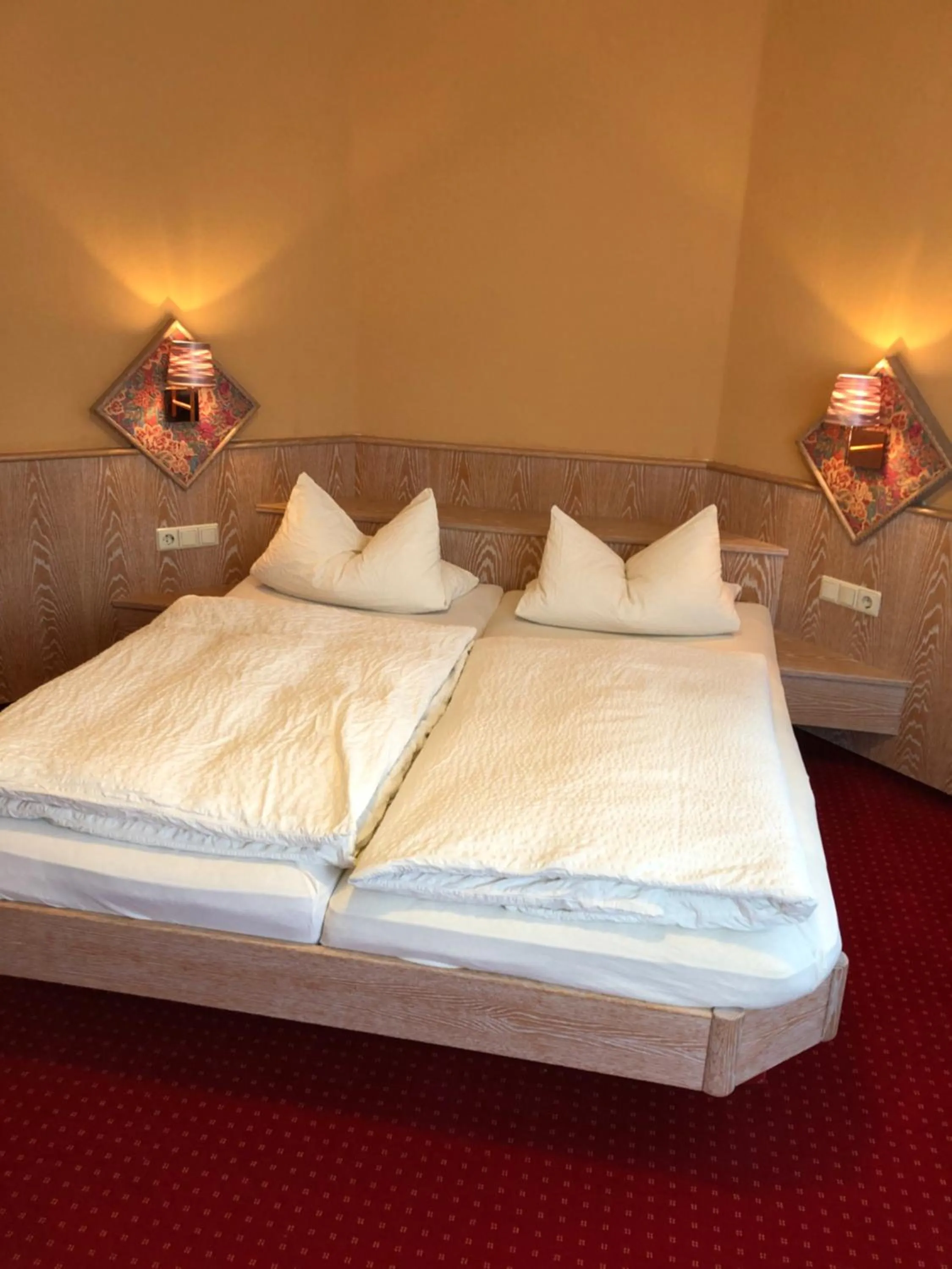 Bed in Hotel-Restaurant Gasthof zum Schützen