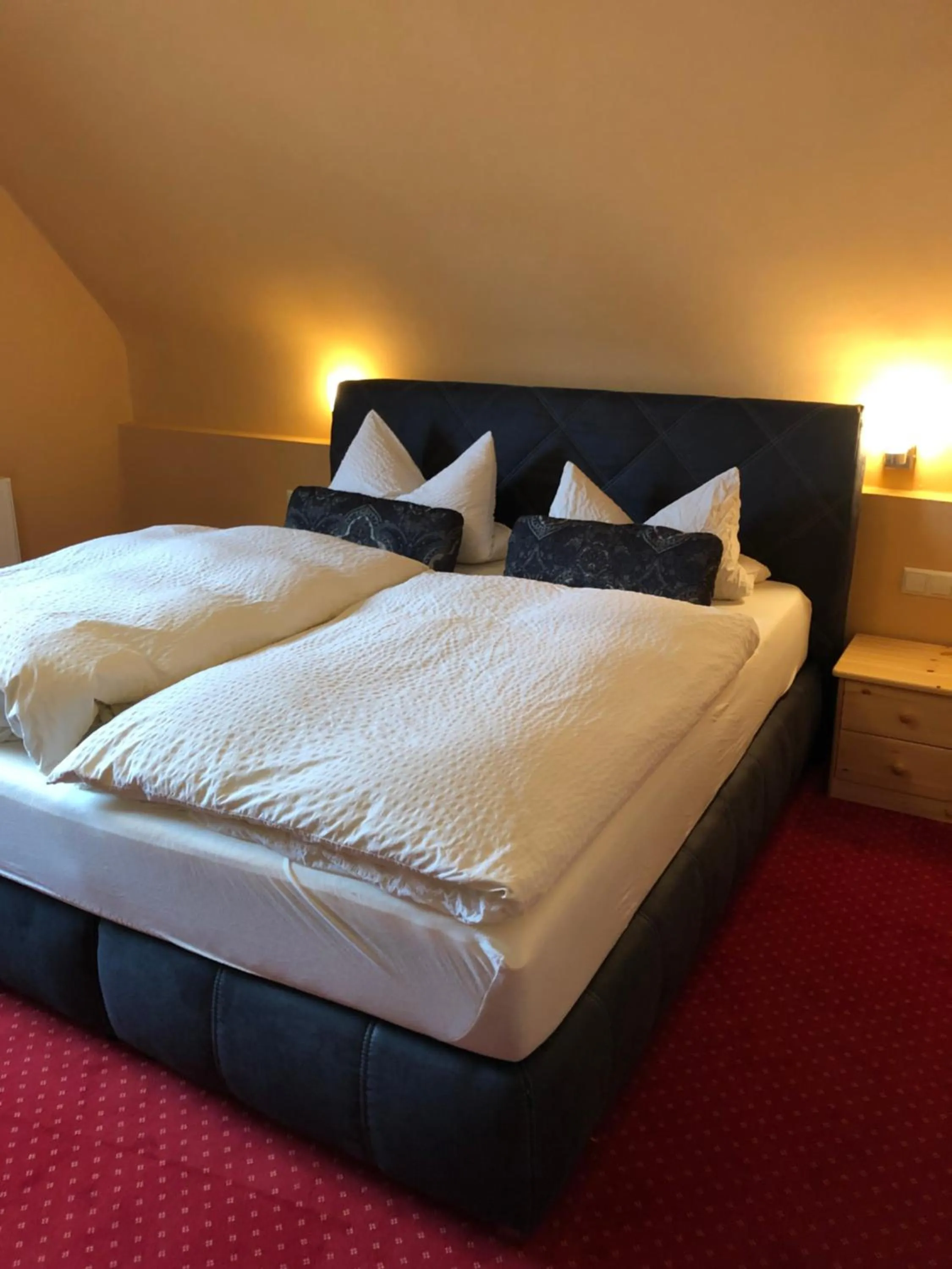 Bed in Hotel-Restaurant Gasthof zum Schützen
