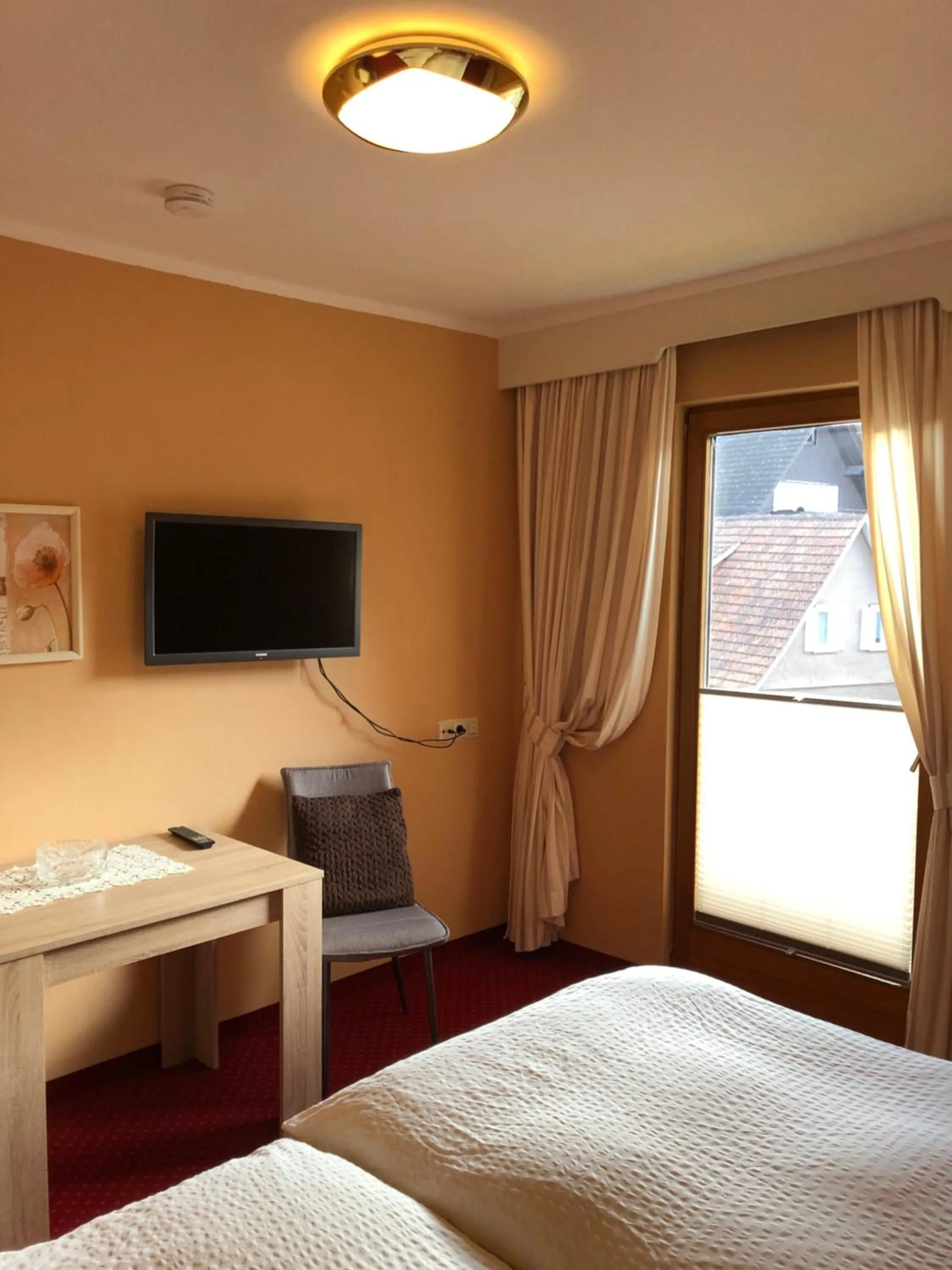 Bed in Hotel-Restaurant Gasthof zum Schützen