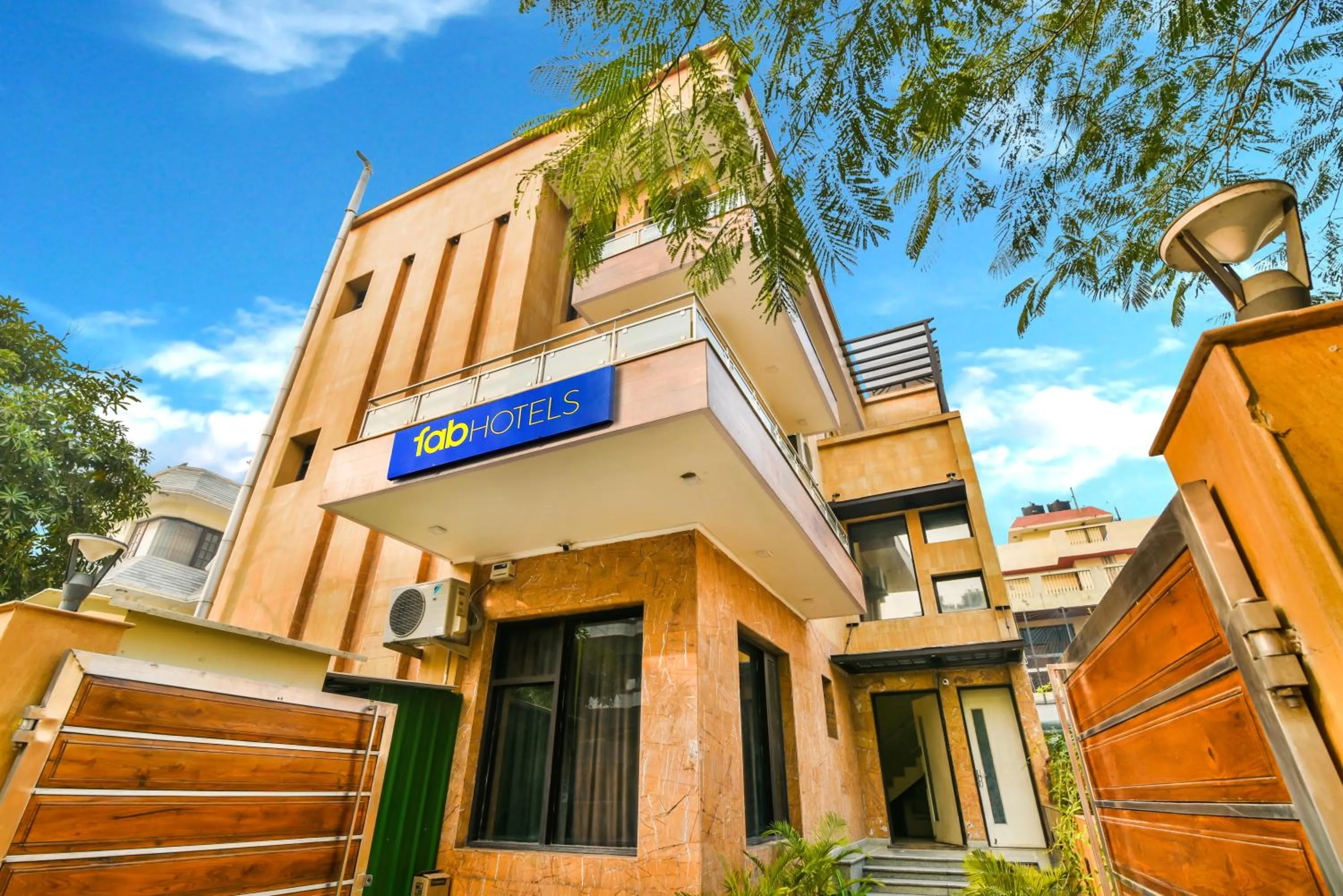 Facade/entrance in FabHotel Rallkmas Cyber City