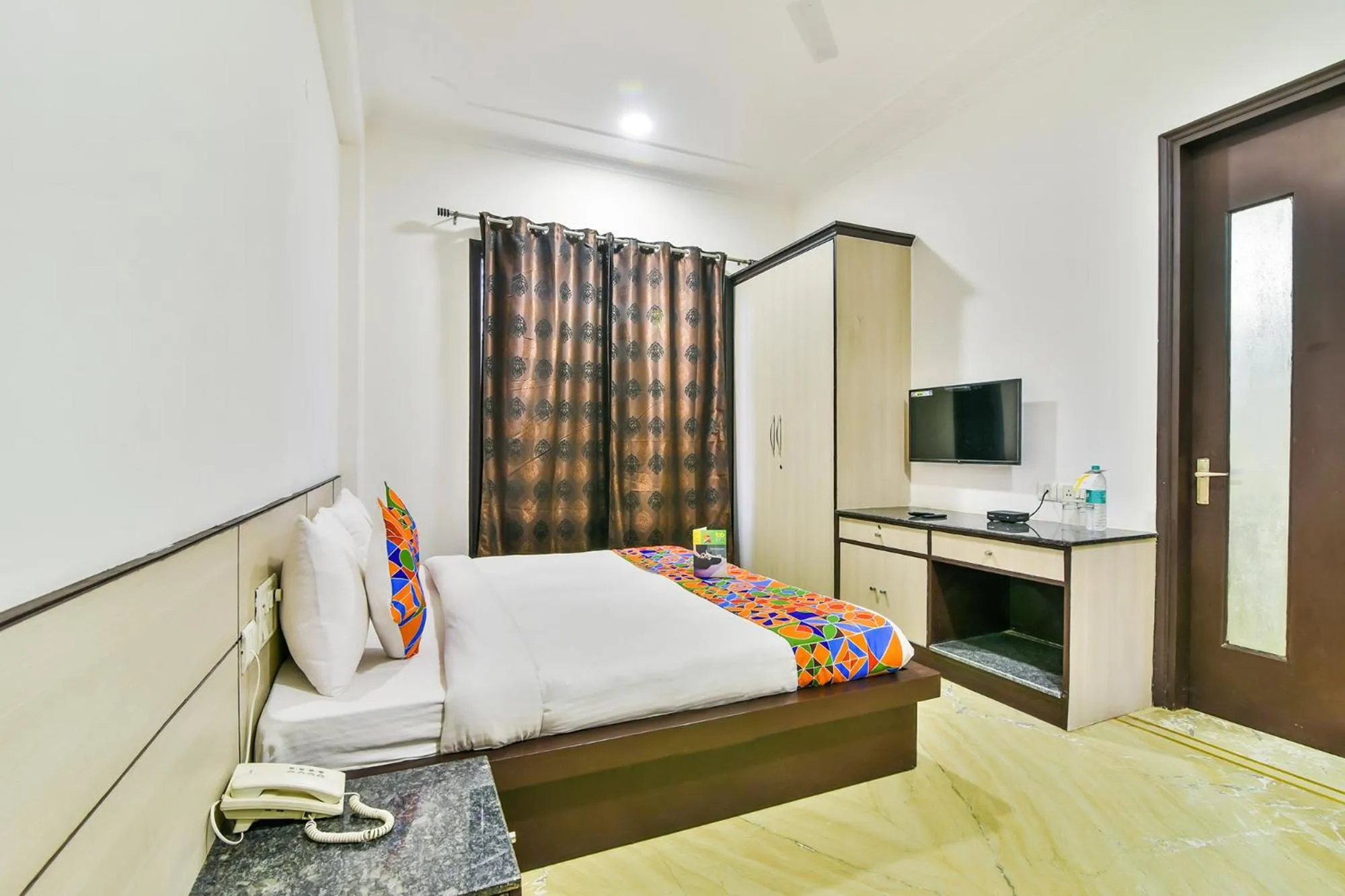 Seating area, Bed in FabHotel Rallkmas Cyber City