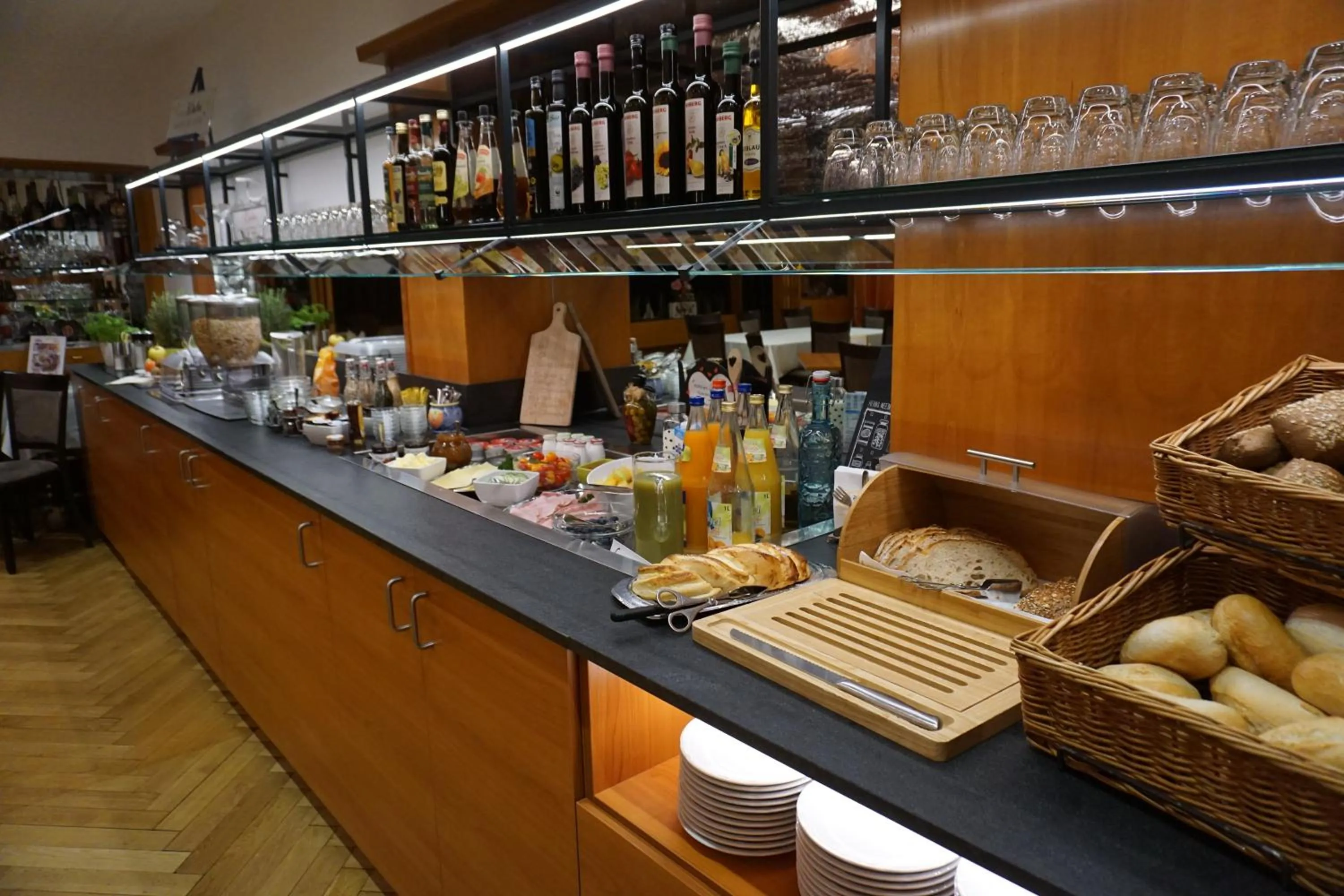 Food and drinks in Hotel Restaurant Thum