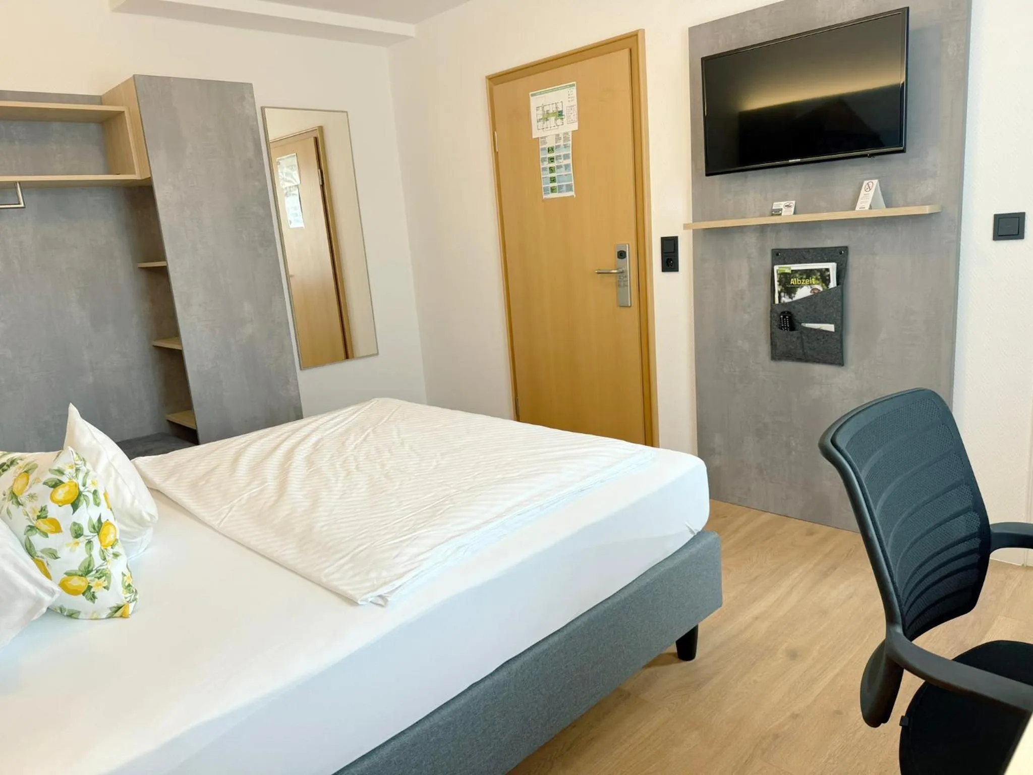 Photo of the whole room, Bed in Hotel Restaurant Thum