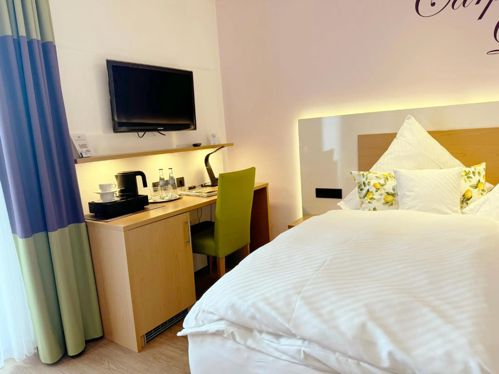 Photo of the whole room, Bed in Hotel Restaurant Thum