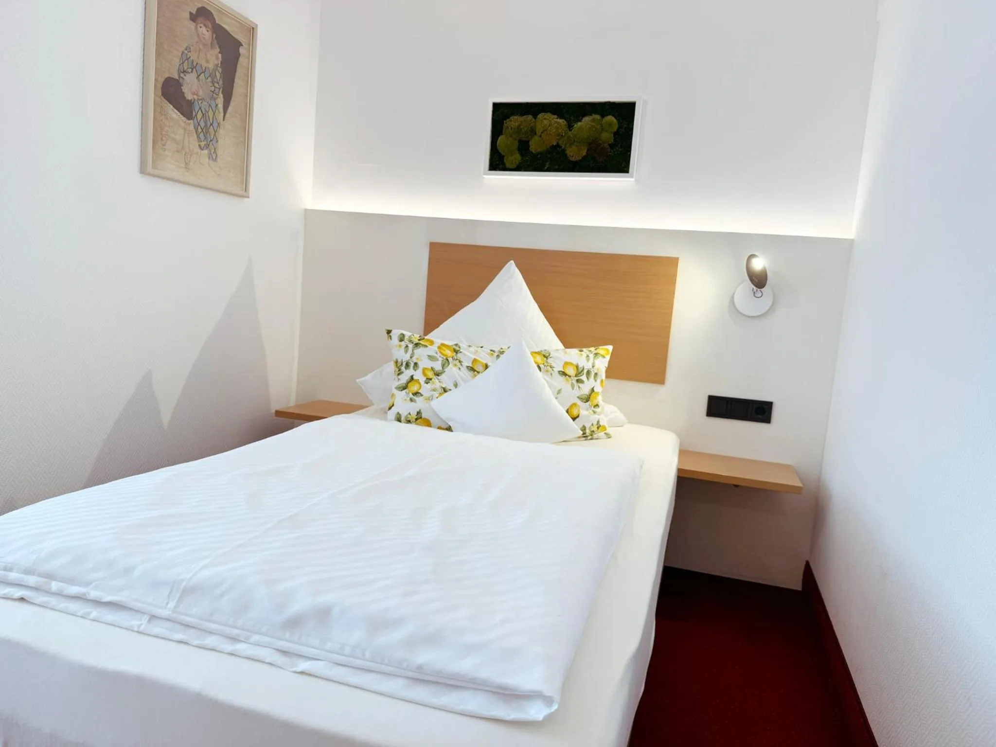 Photo of the whole room, Bed in Hotel Restaurant Thum