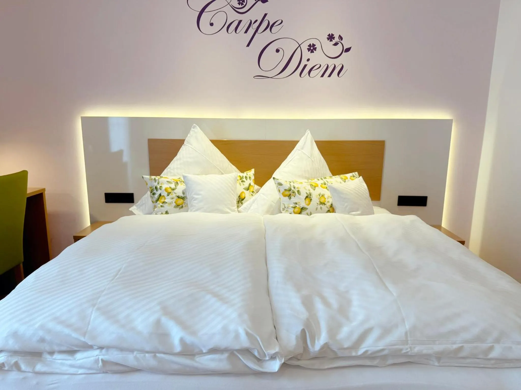 Photo of the whole room, Bed in Hotel Restaurant Thum