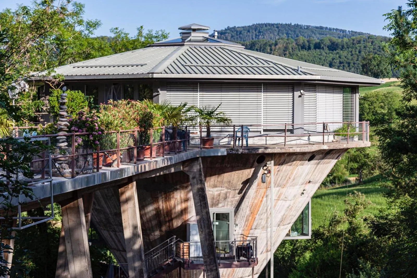 Property building in Bergwerksilo Herznach