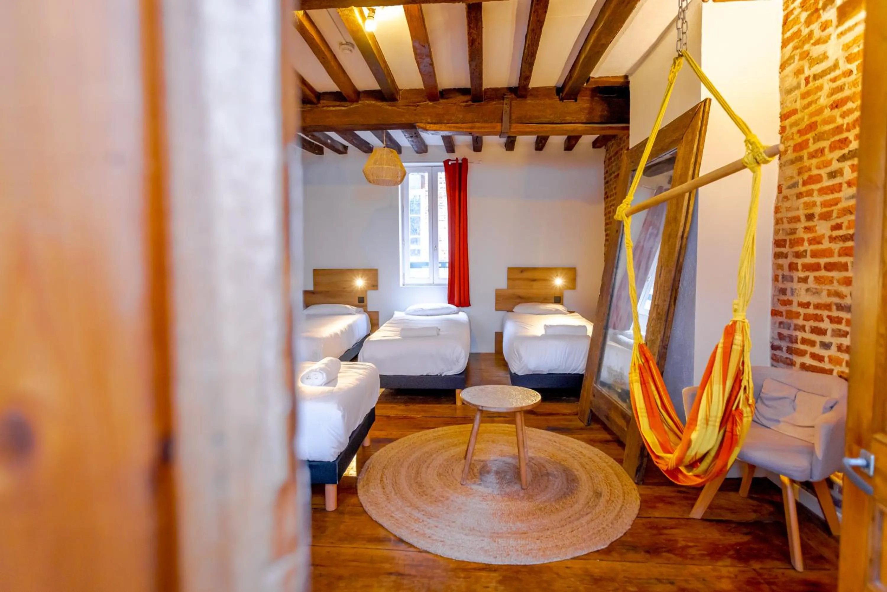 Photo of the whole room, Bed in The People - Lille