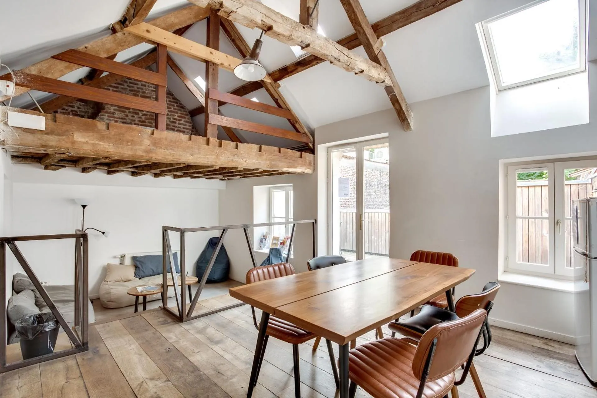 Communal lounge/ TV room in The People - Lille