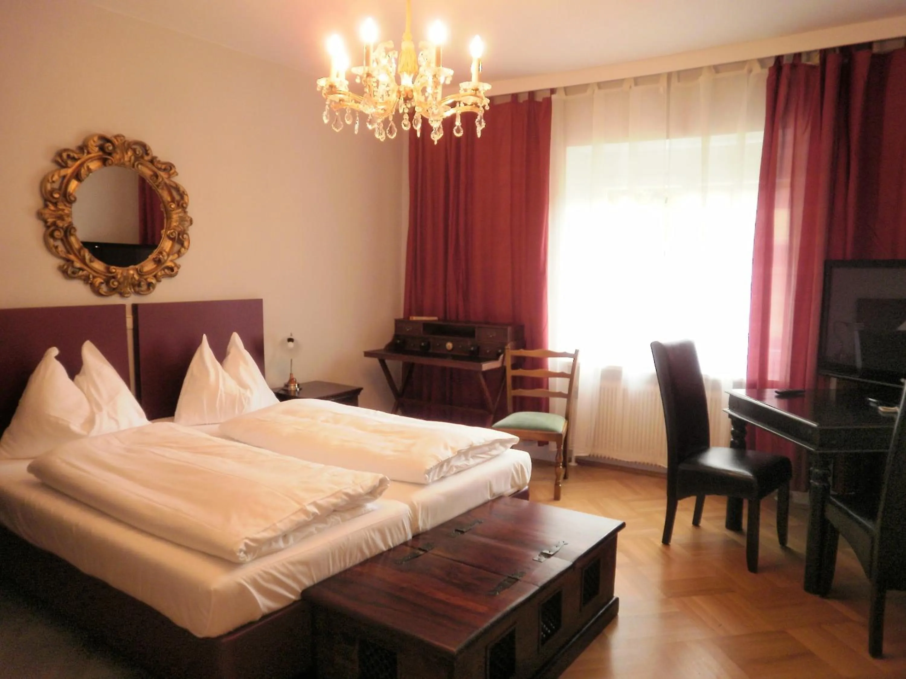 Bed in Stadtvilla Auerhahn