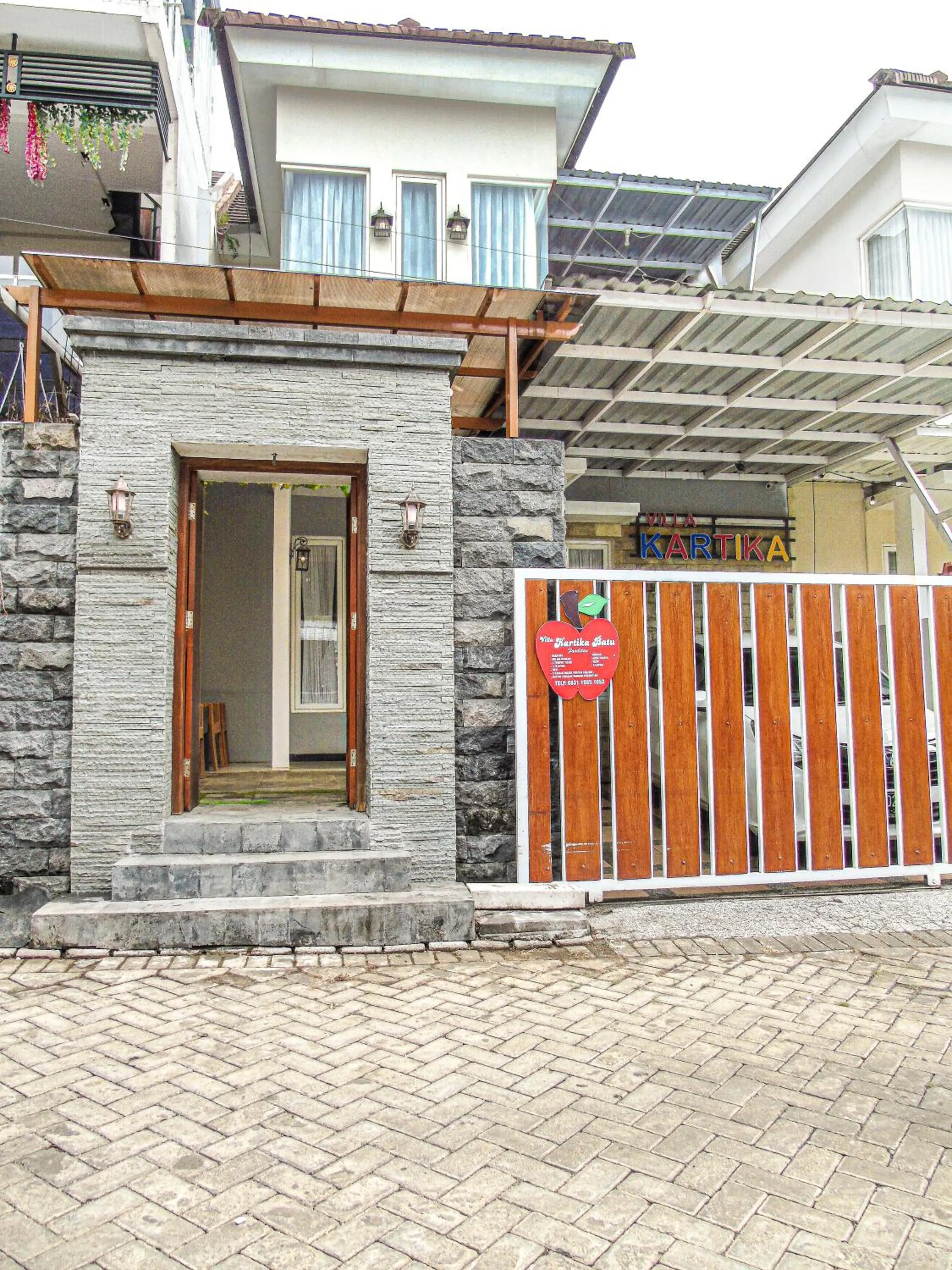 Property building in Rumah Kartika Batu