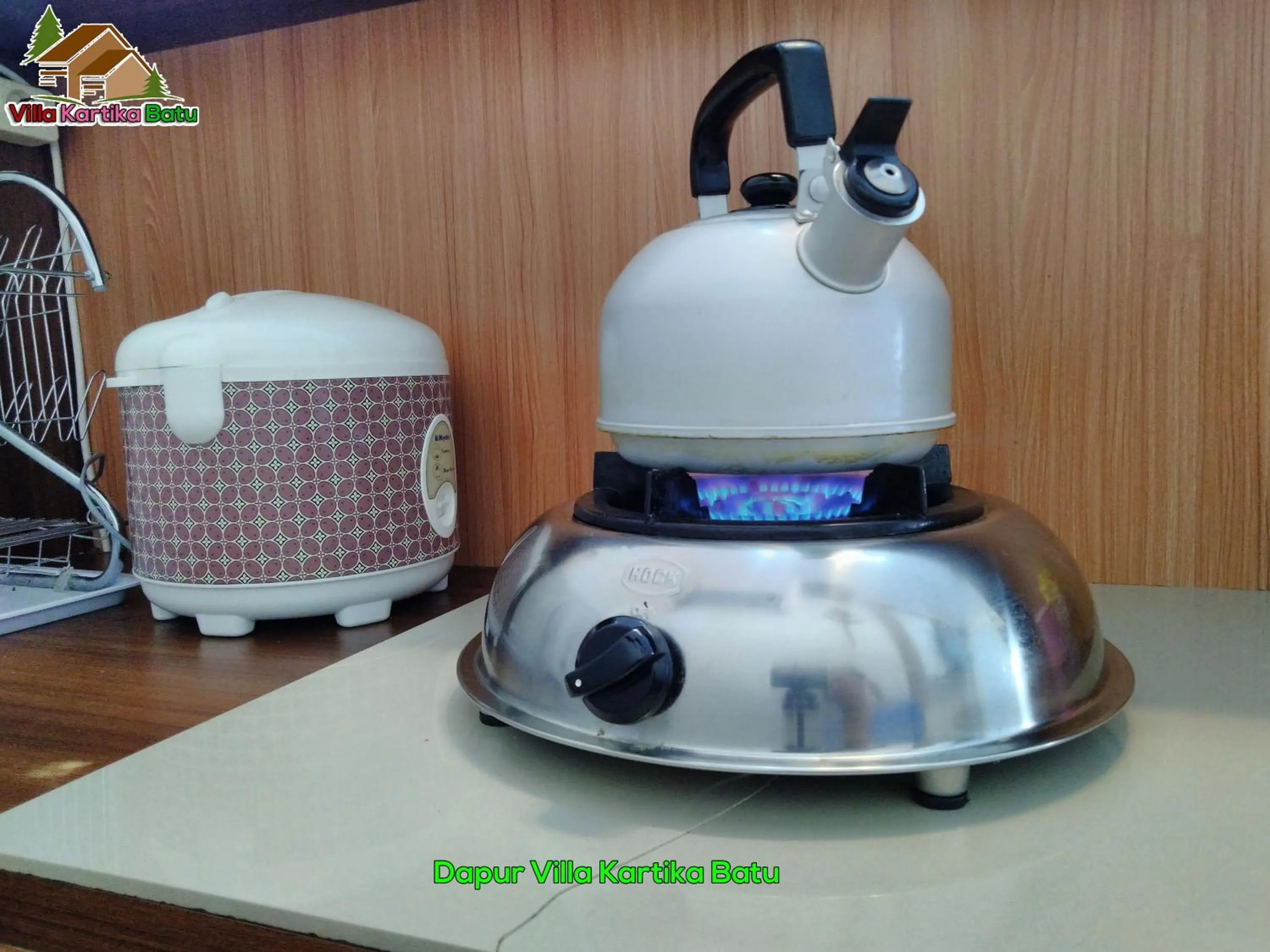 Kitchen or kitchenette in Rumah Kartika Batu