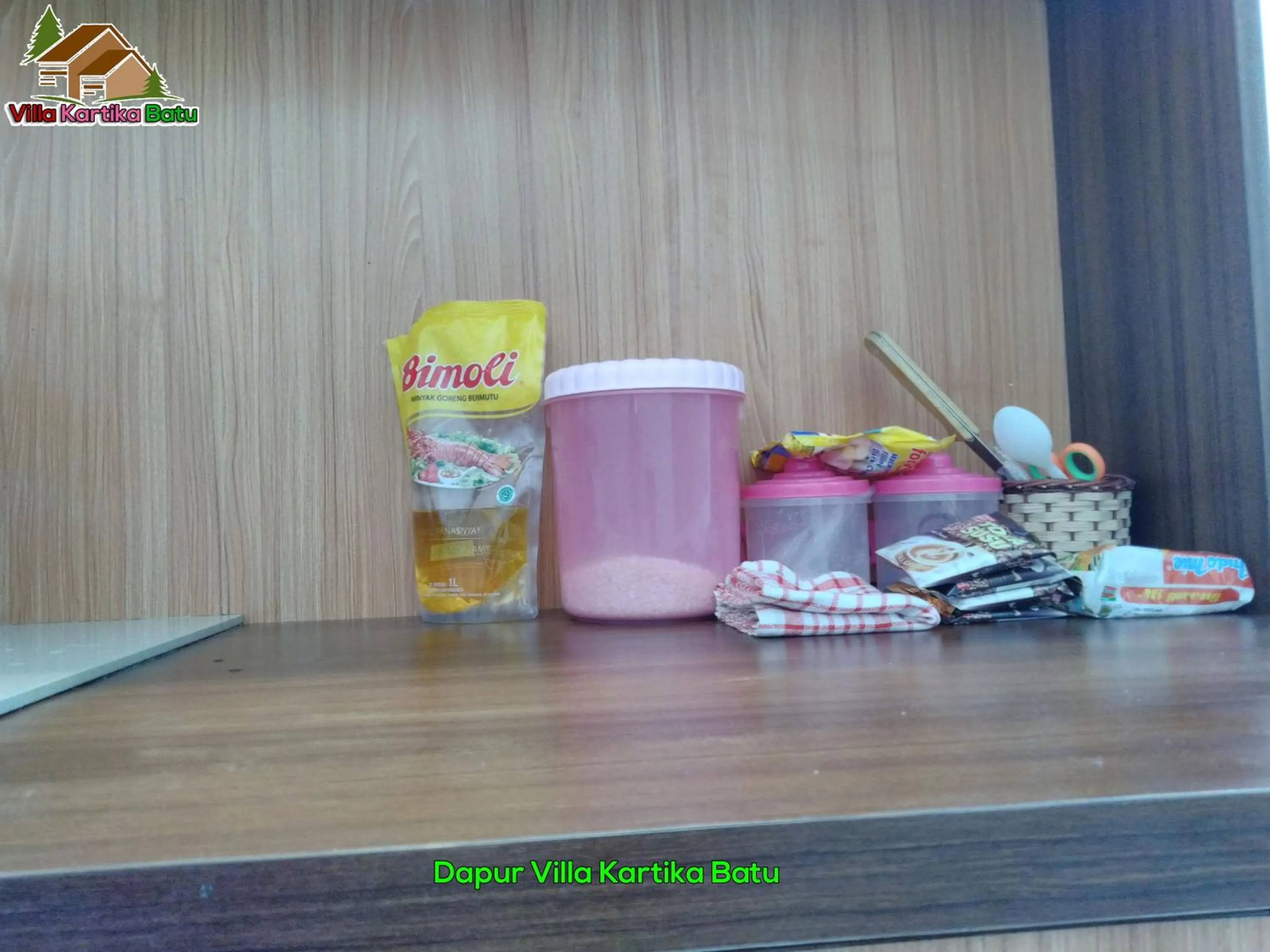 Kitchen or kitchenette in Rumah Kartika Batu