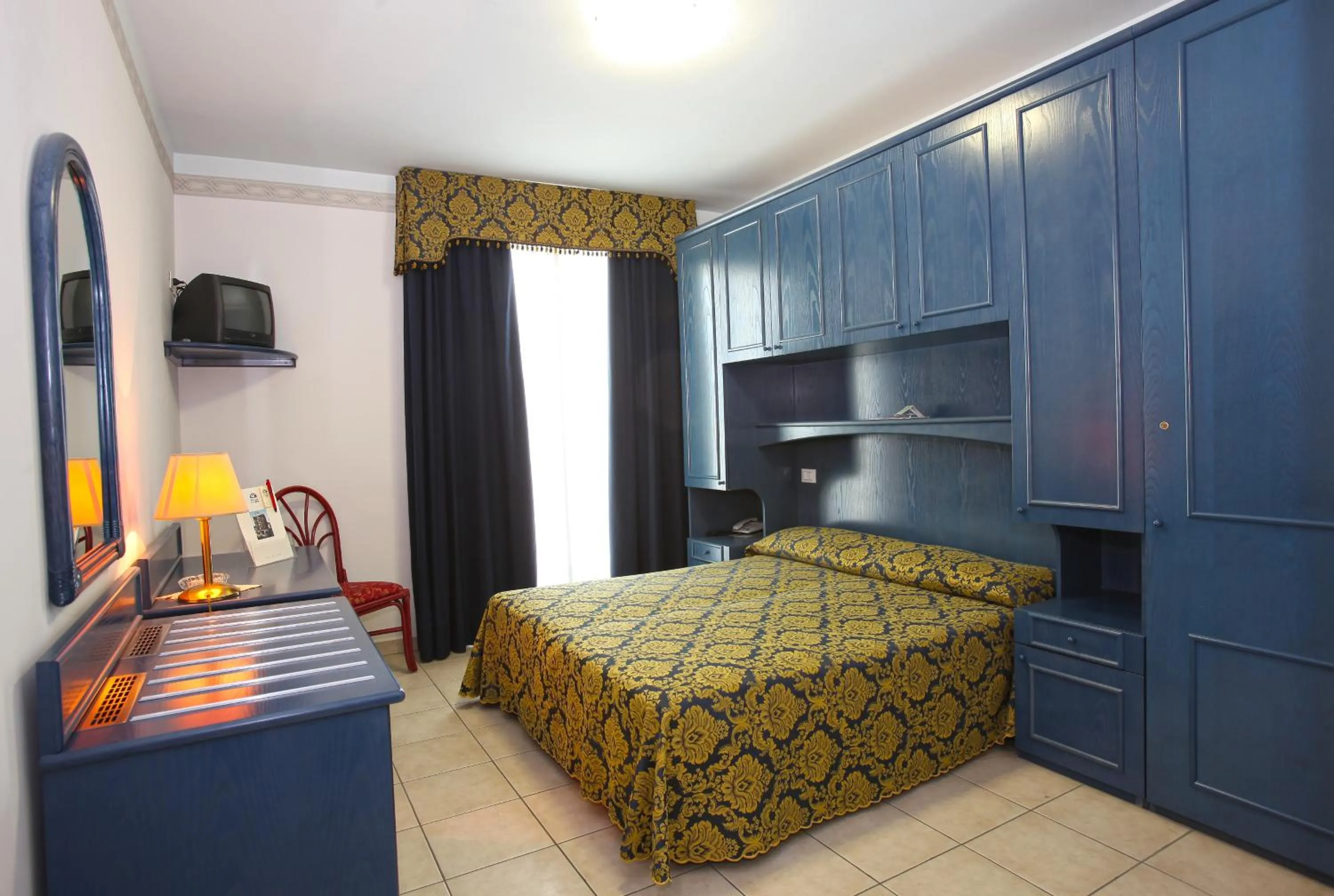 Photo of the whole room, Bed in Hotel Garni San Carlo