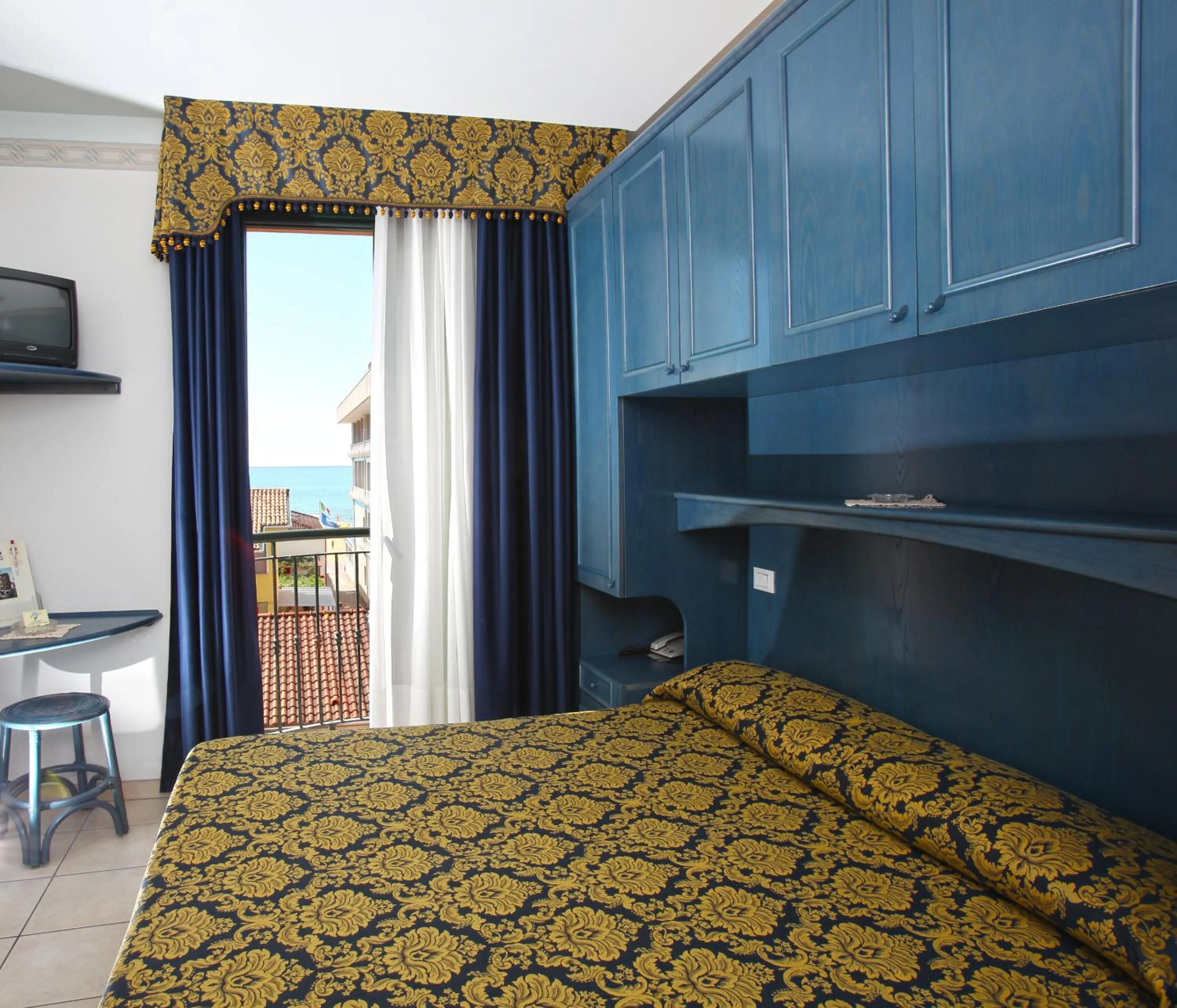 Balcony/Terrace, Bed in Hotel Garni San Carlo