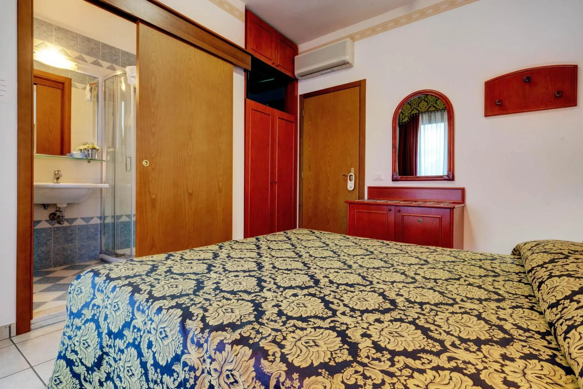 Bed in Hotel Garni San Carlo