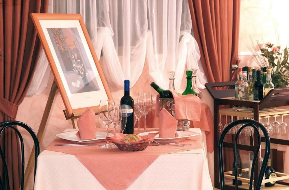 Restaurant/places to eat in Ranch Hotel