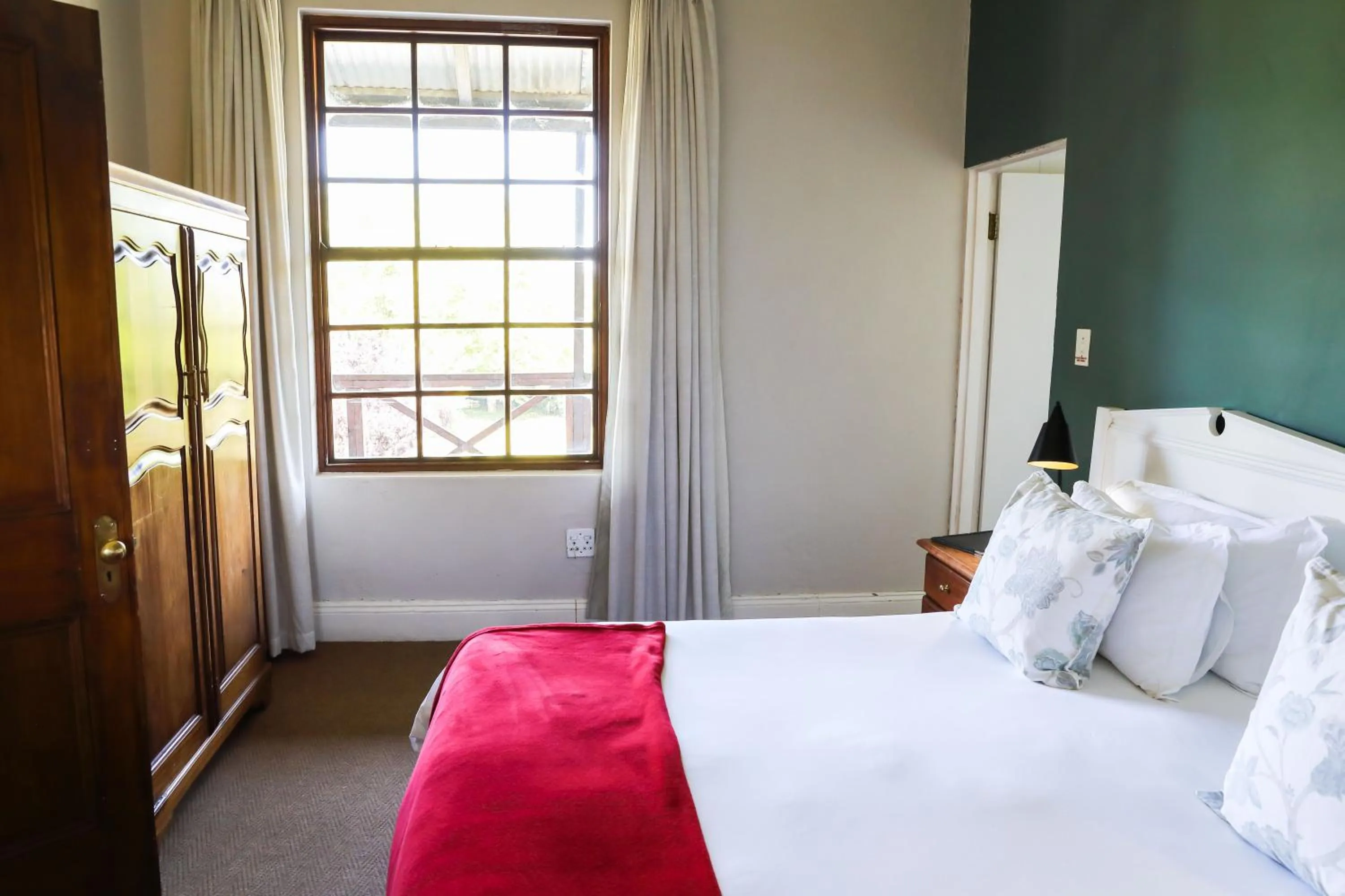 Bed in The Nottingham Road Hotel