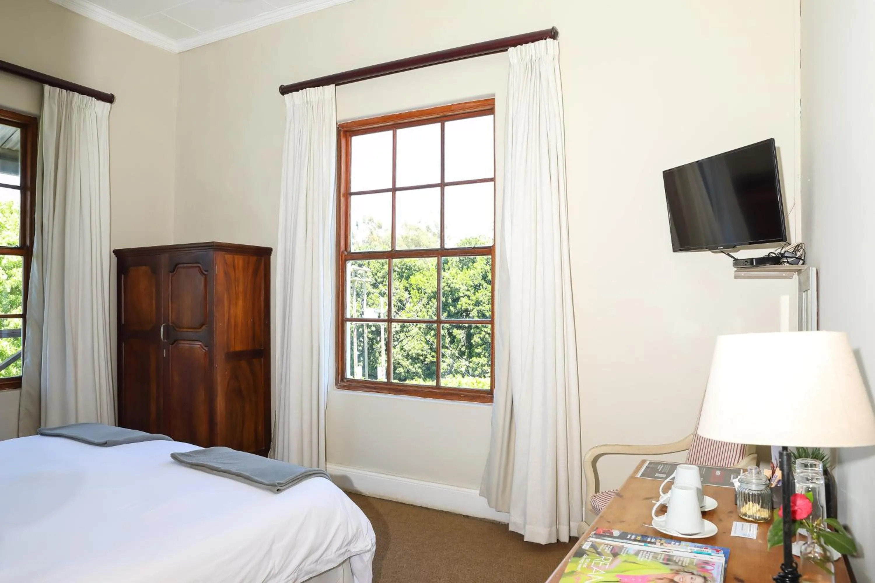 Photo of the whole room in The Nottingham Road Hotel