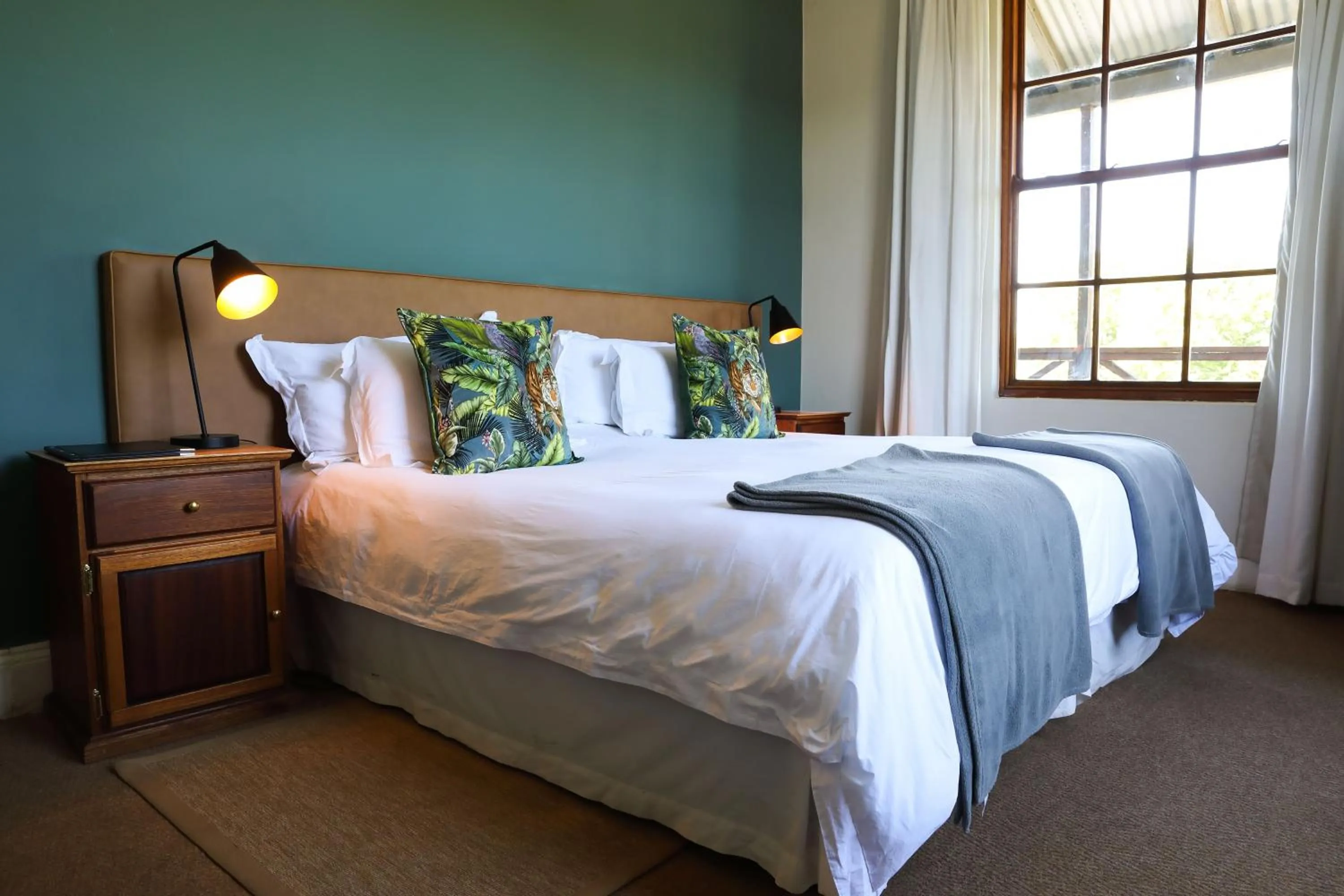 Bed in The Nottingham Road Hotel