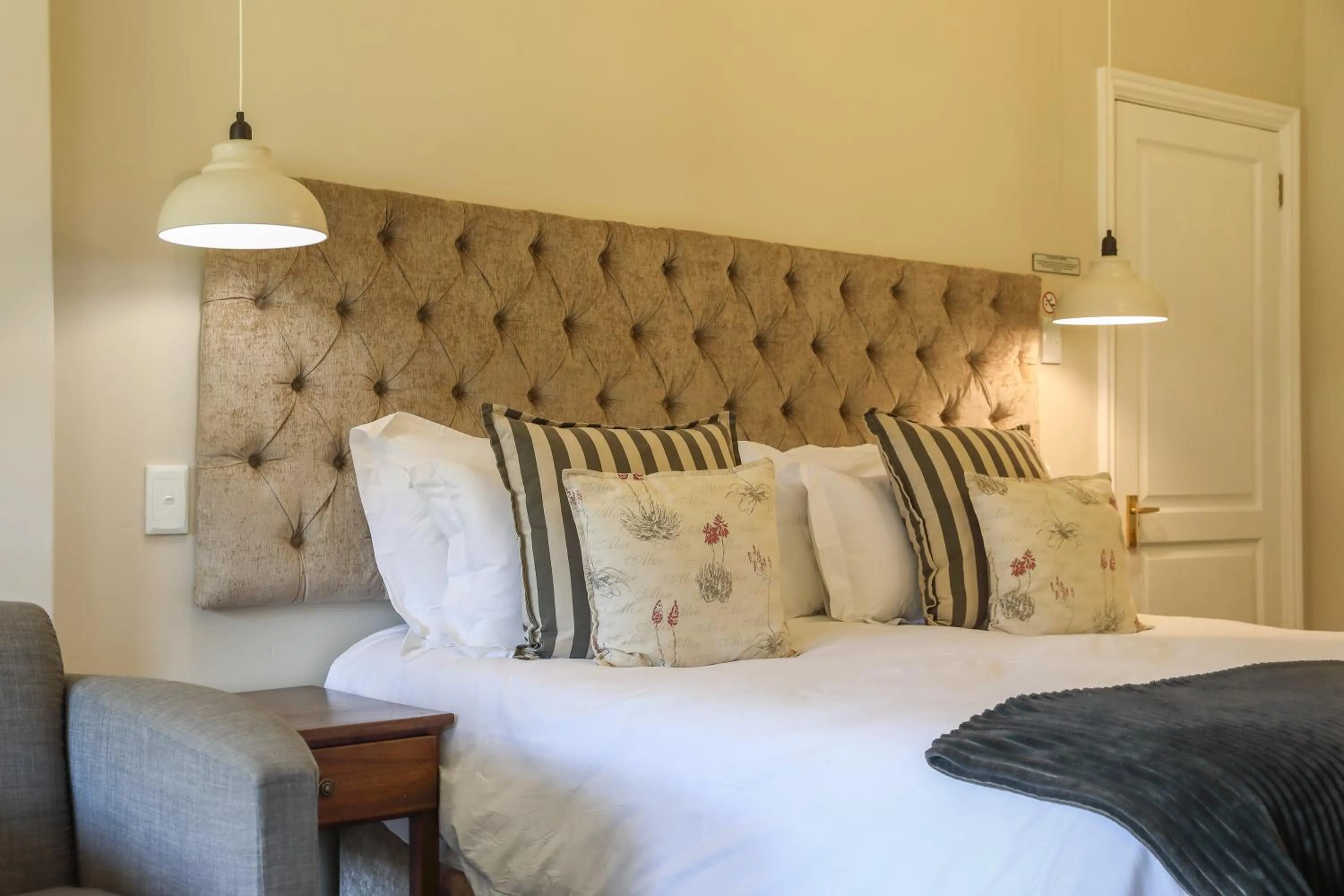 Bed in The Nottingham Road Hotel