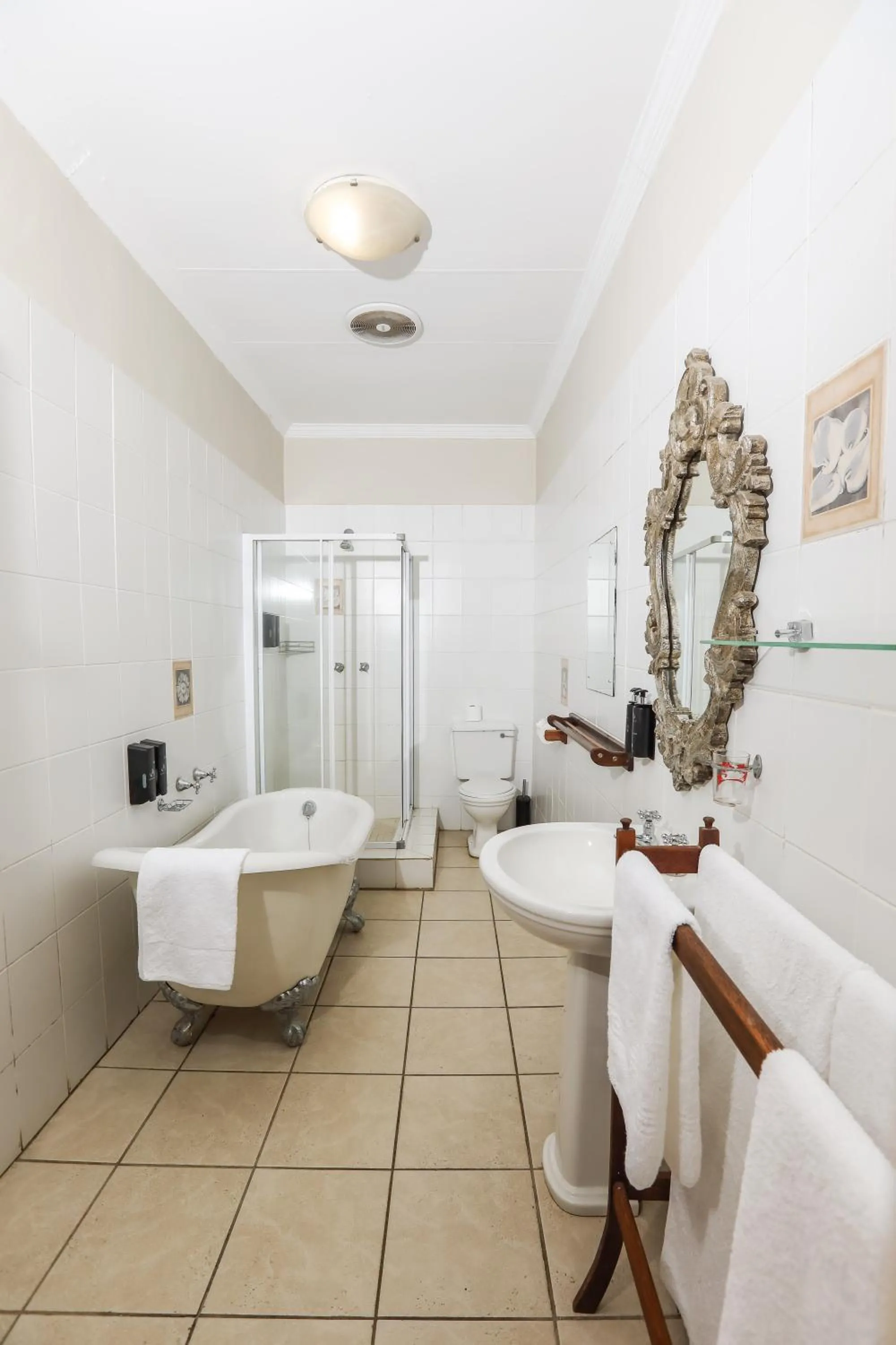 Shower in The Nottingham Road Hotel