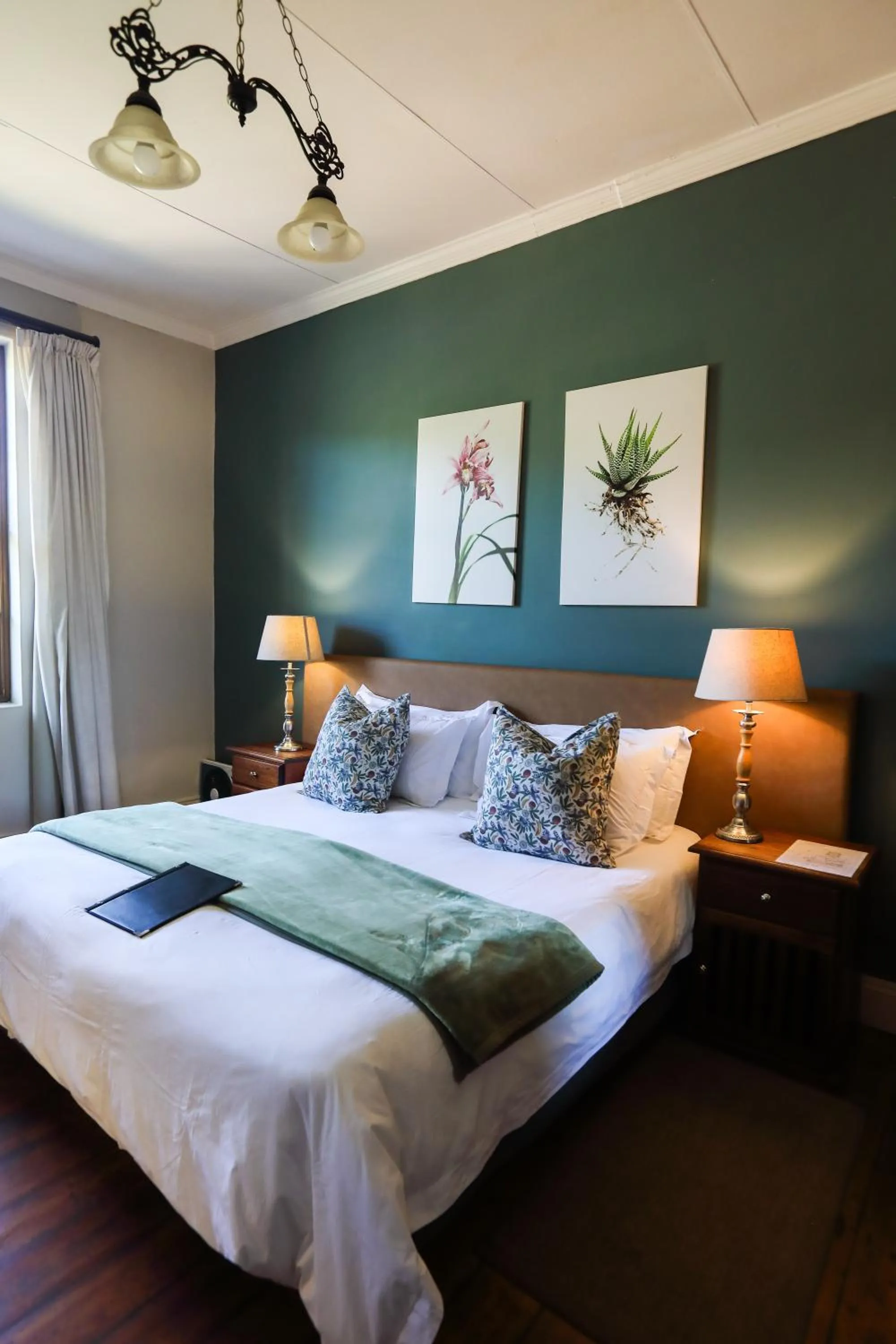 Bed in The Nottingham Road Hotel