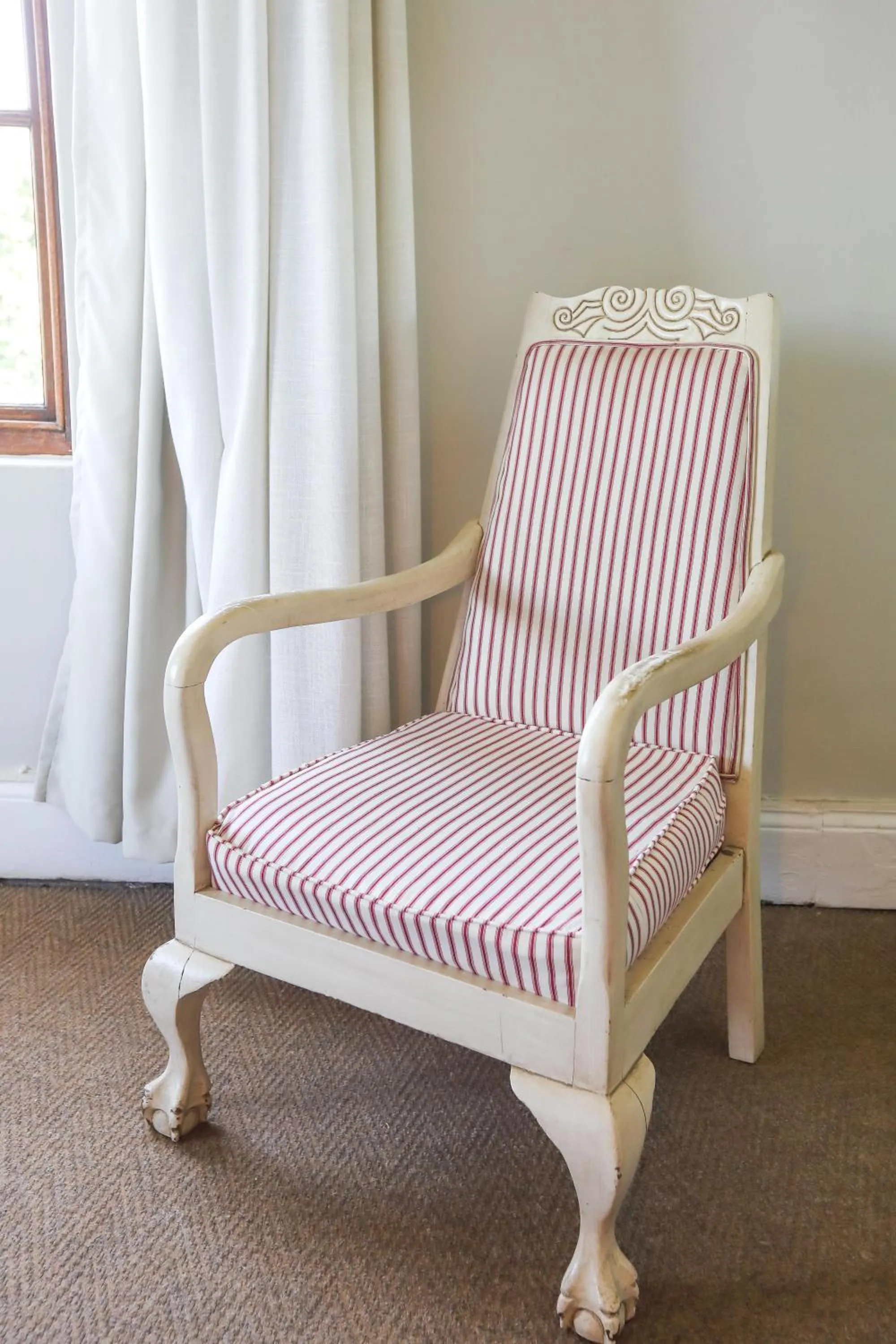 Seating area in The Nottingham Road Hotel