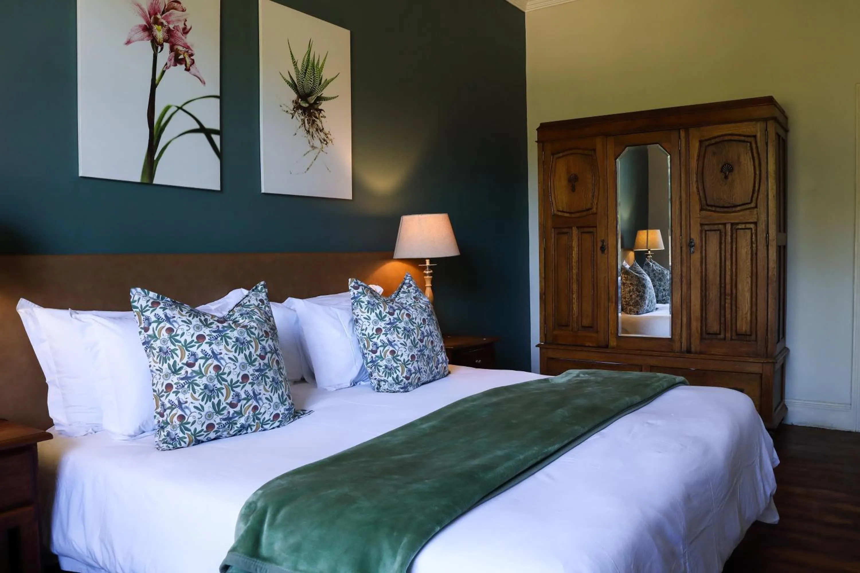 Bed in The Nottingham Road Hotel