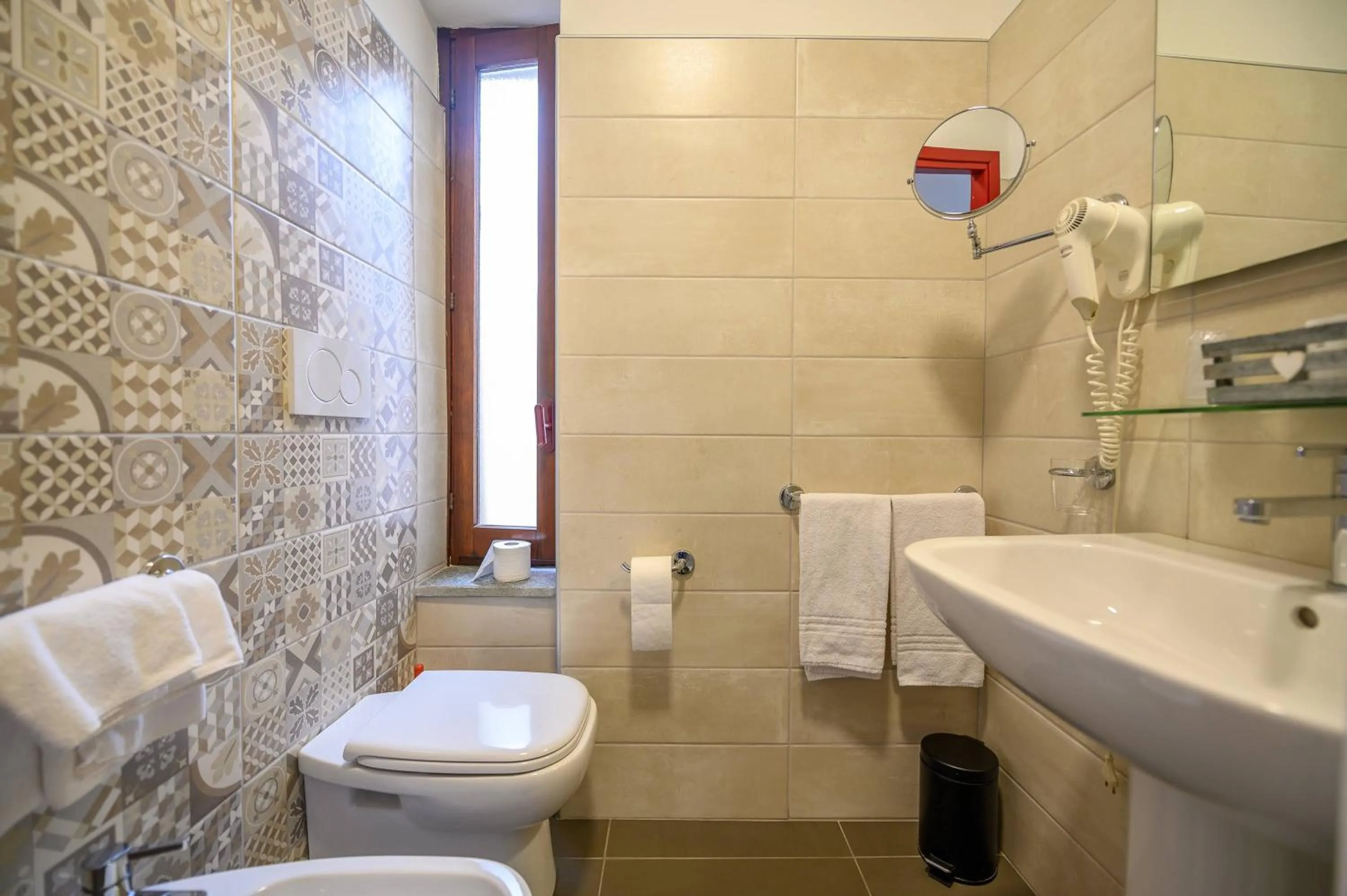 Hotel & Apartments " Perpoin "