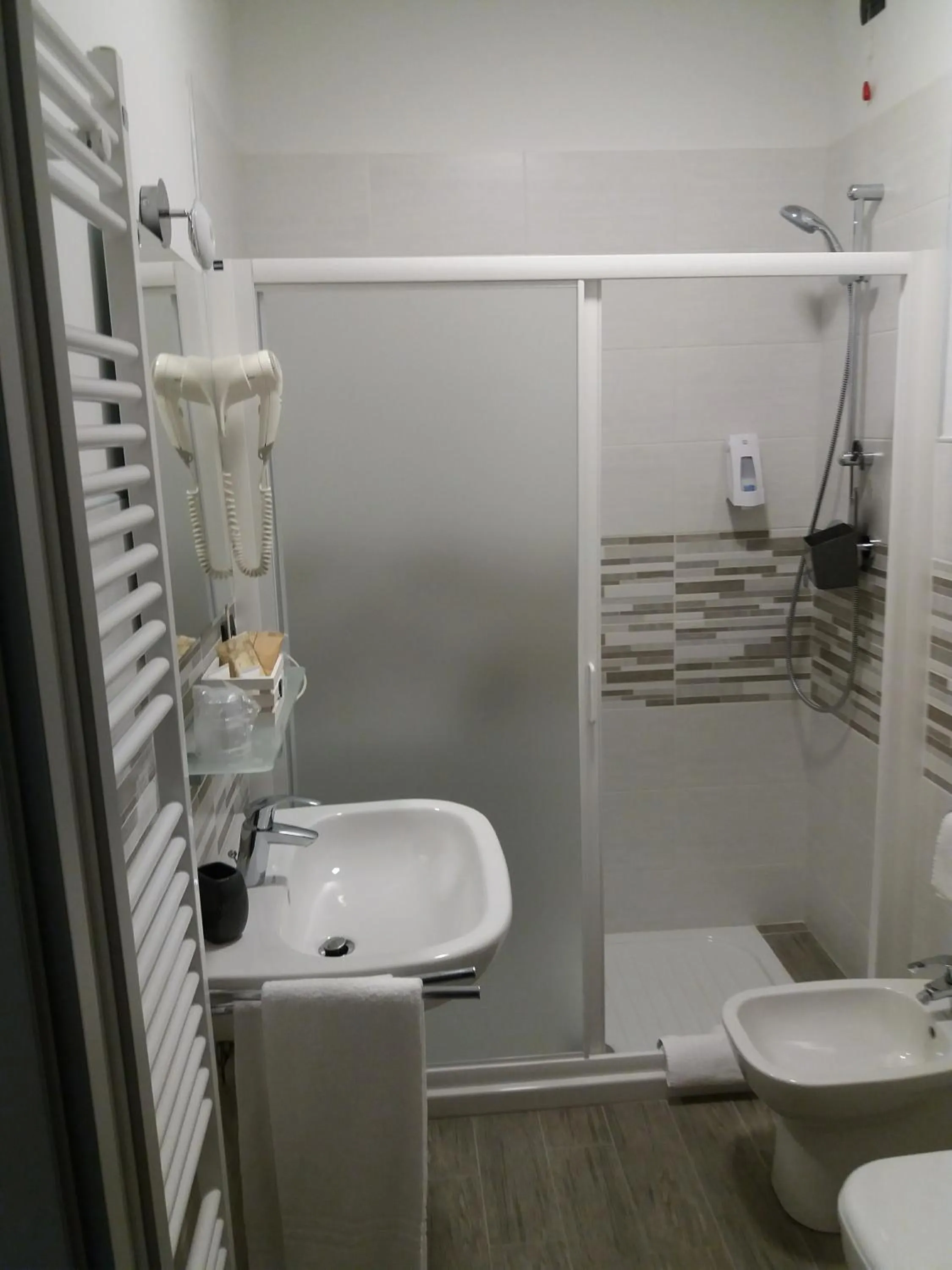 Hotel & Apartments " Perpoin "