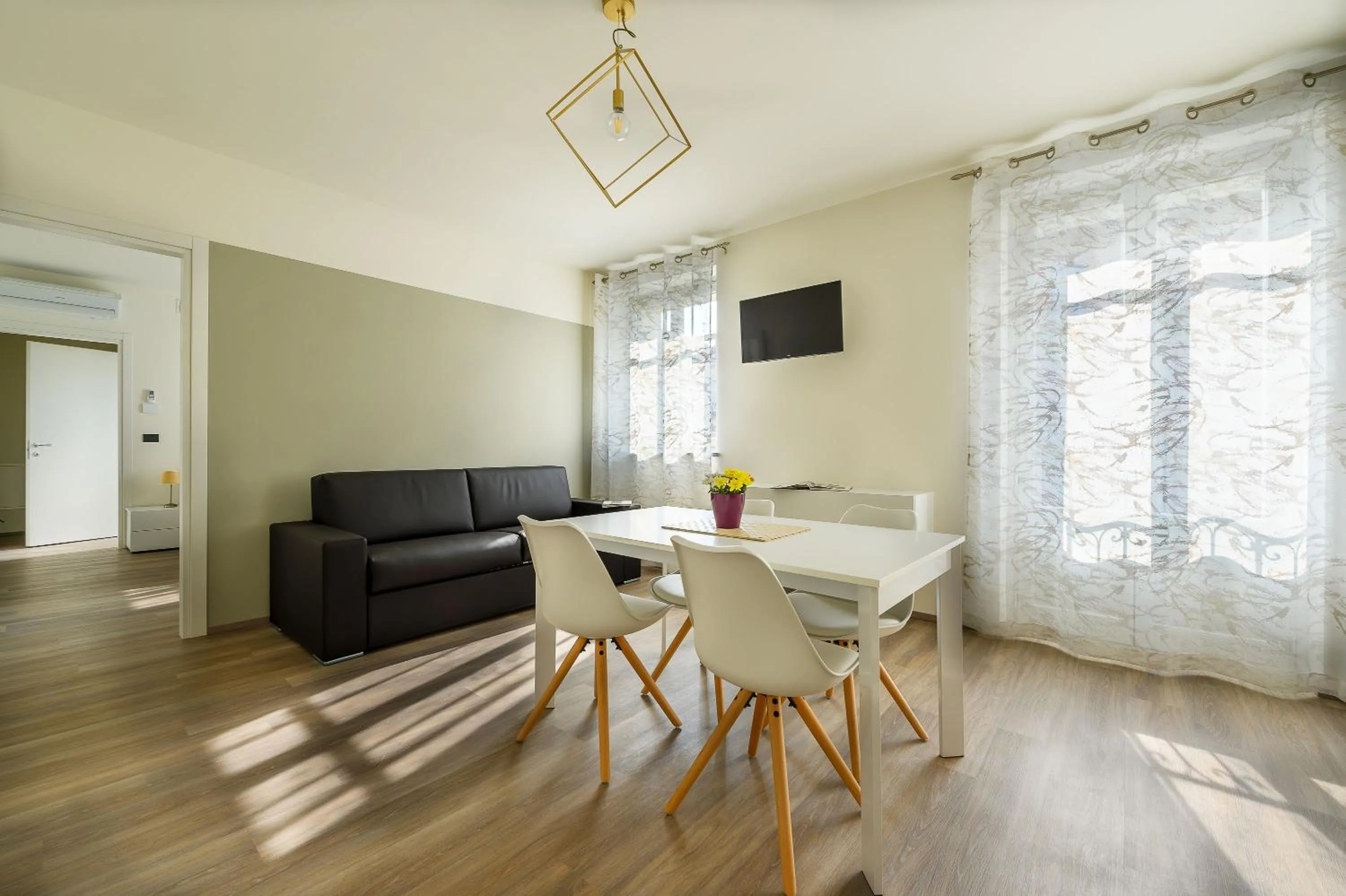 Hotel & Apartments " Perpoin "