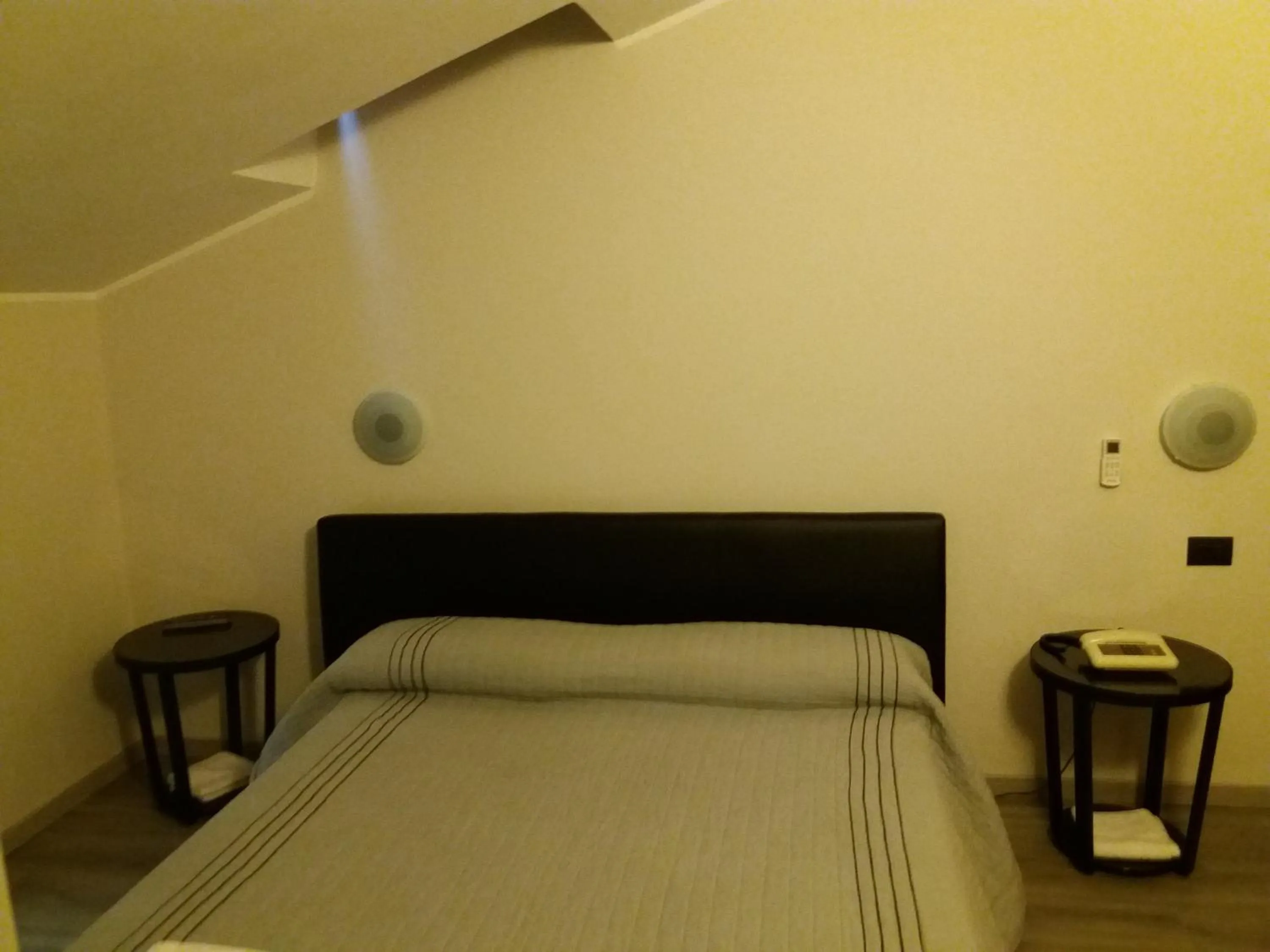 Photo of the whole room, Bed in Hotel & Apartments " Perpoin "