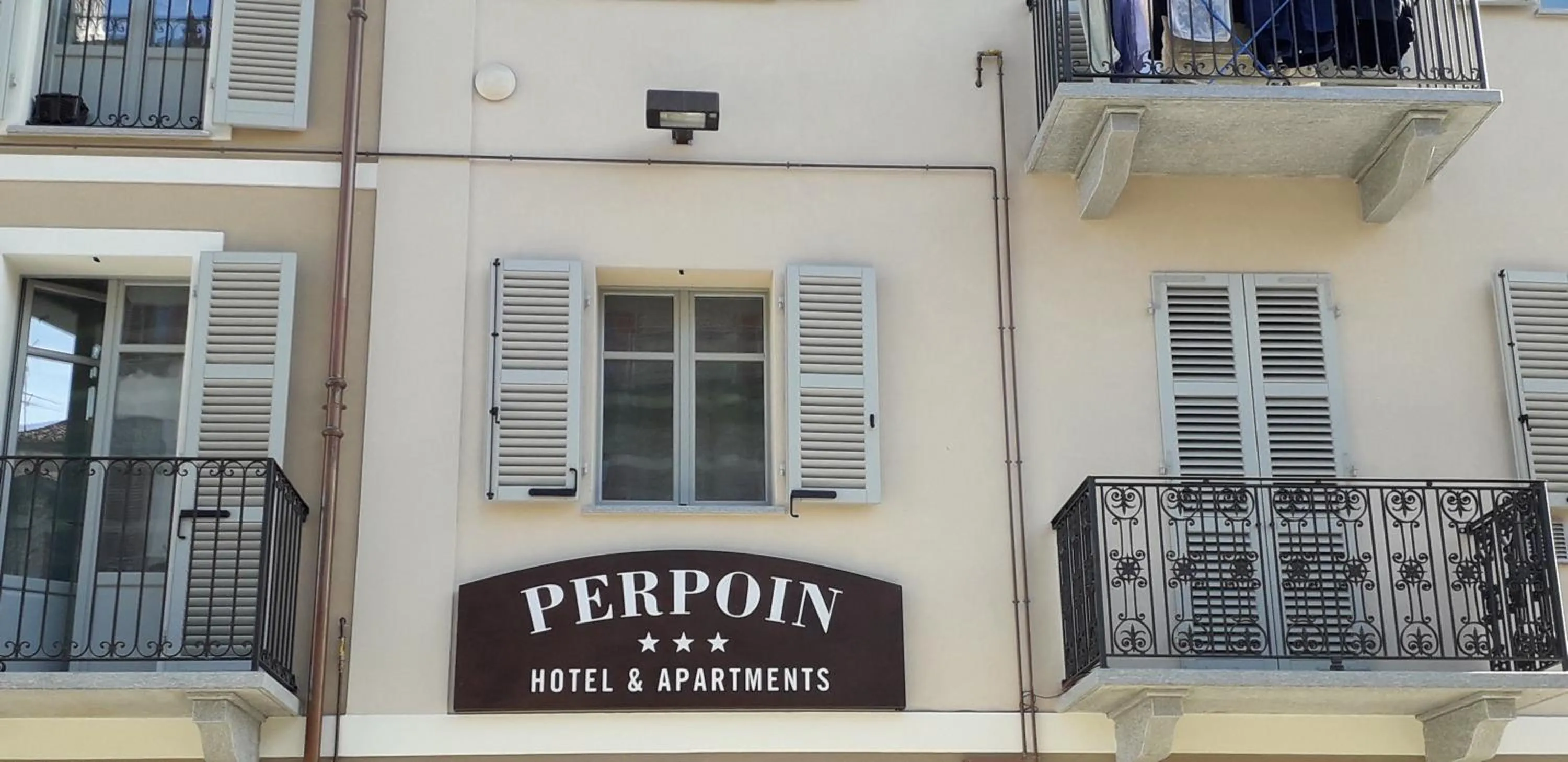 Property building in Hotel & Apartments " Perpoin "