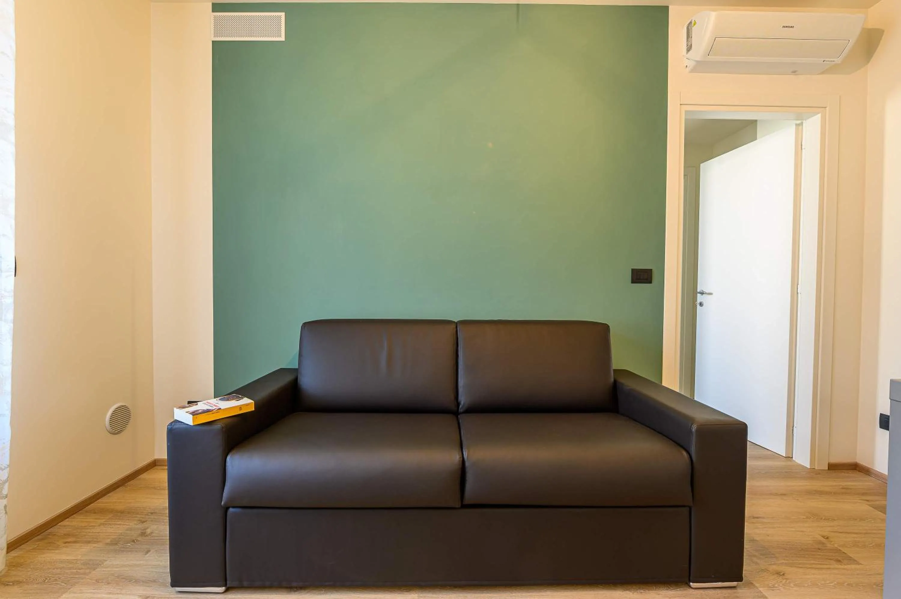 Hotel & Apartments " Perpoin "